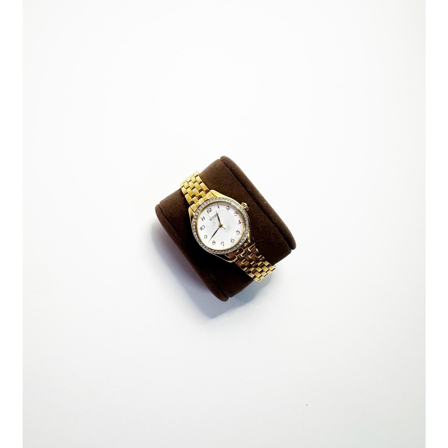 Vintage Gold Watch with Circular Crystal Face l Seiko