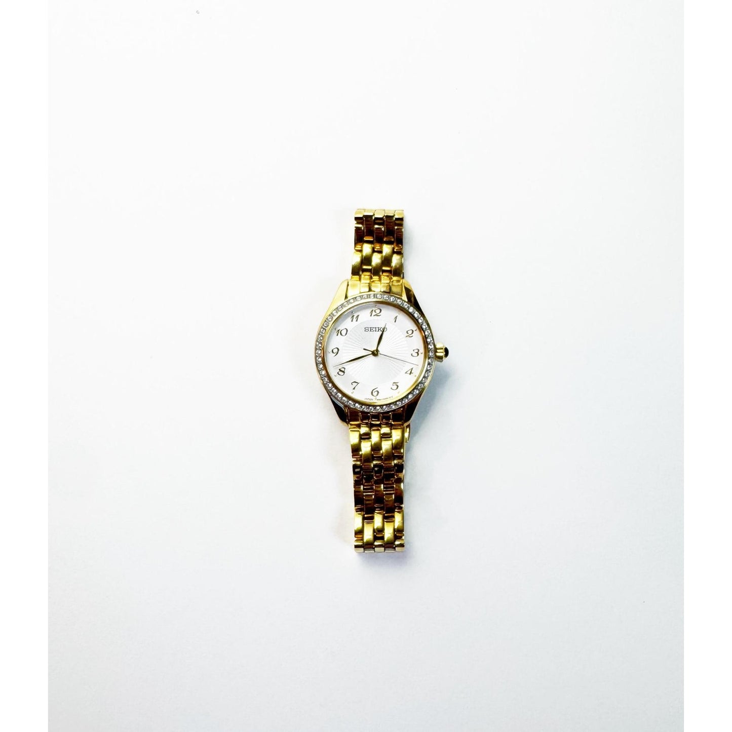 Vintage Gold Watch with Circular Crystal Face l Seiko