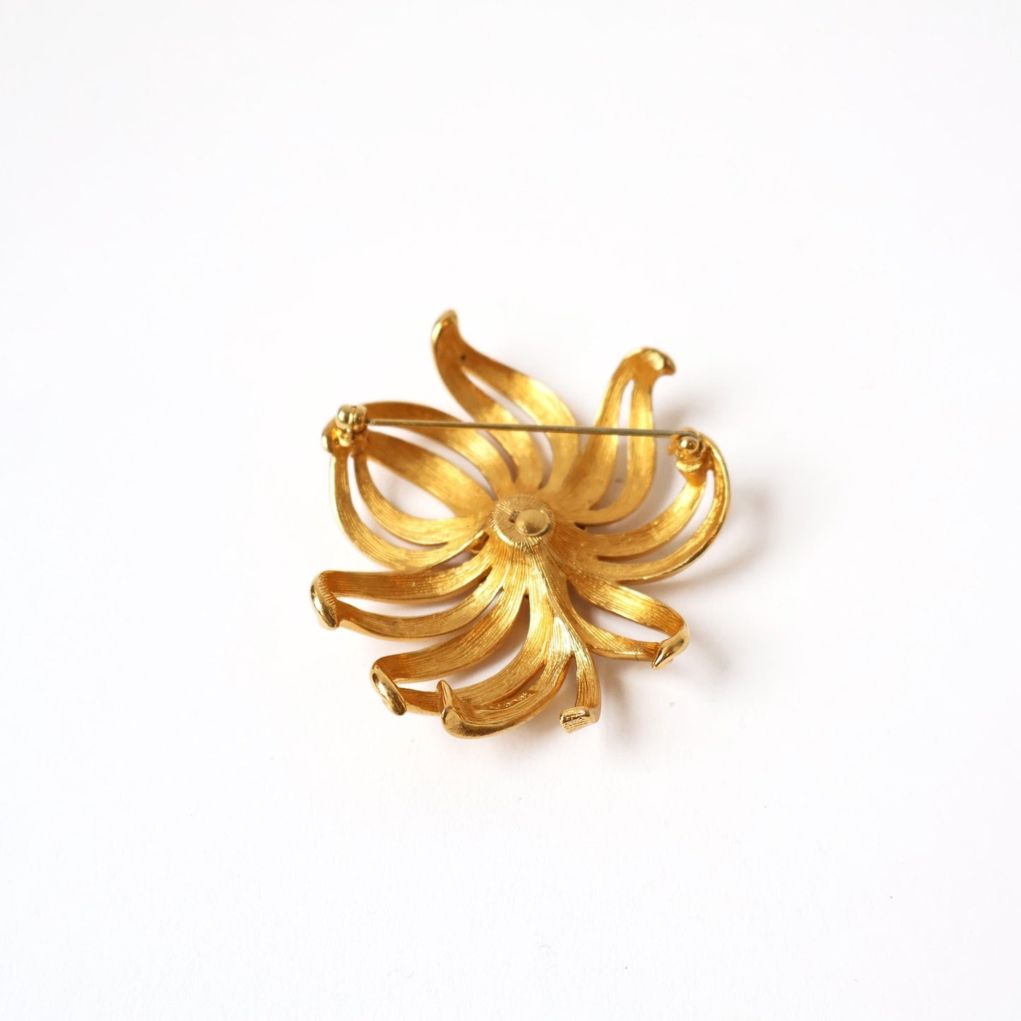 Vintage Gold Tone Flower Brooch