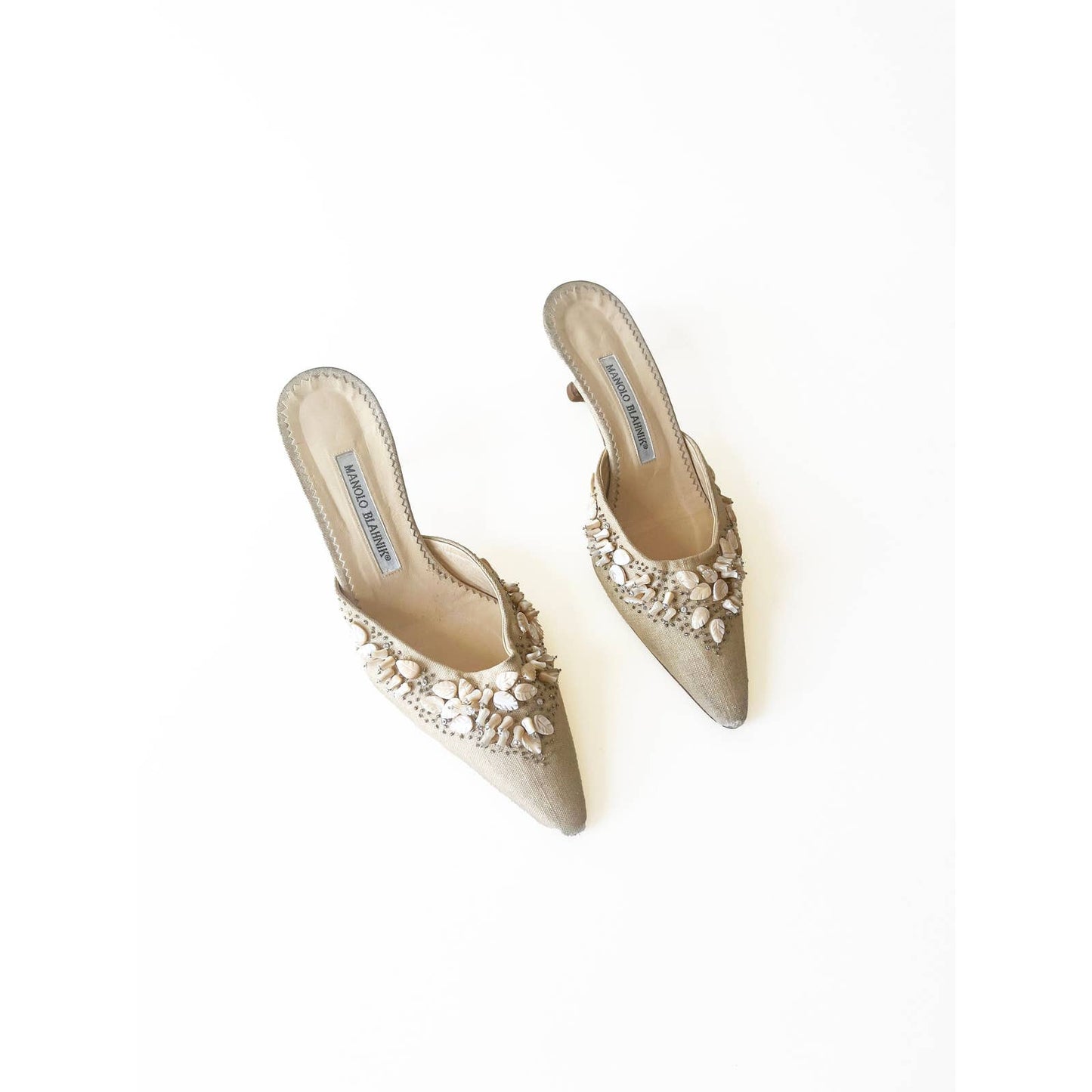 Vintage Manolo Blahnik Kitten Heels with Shell | Size 7.5 US
