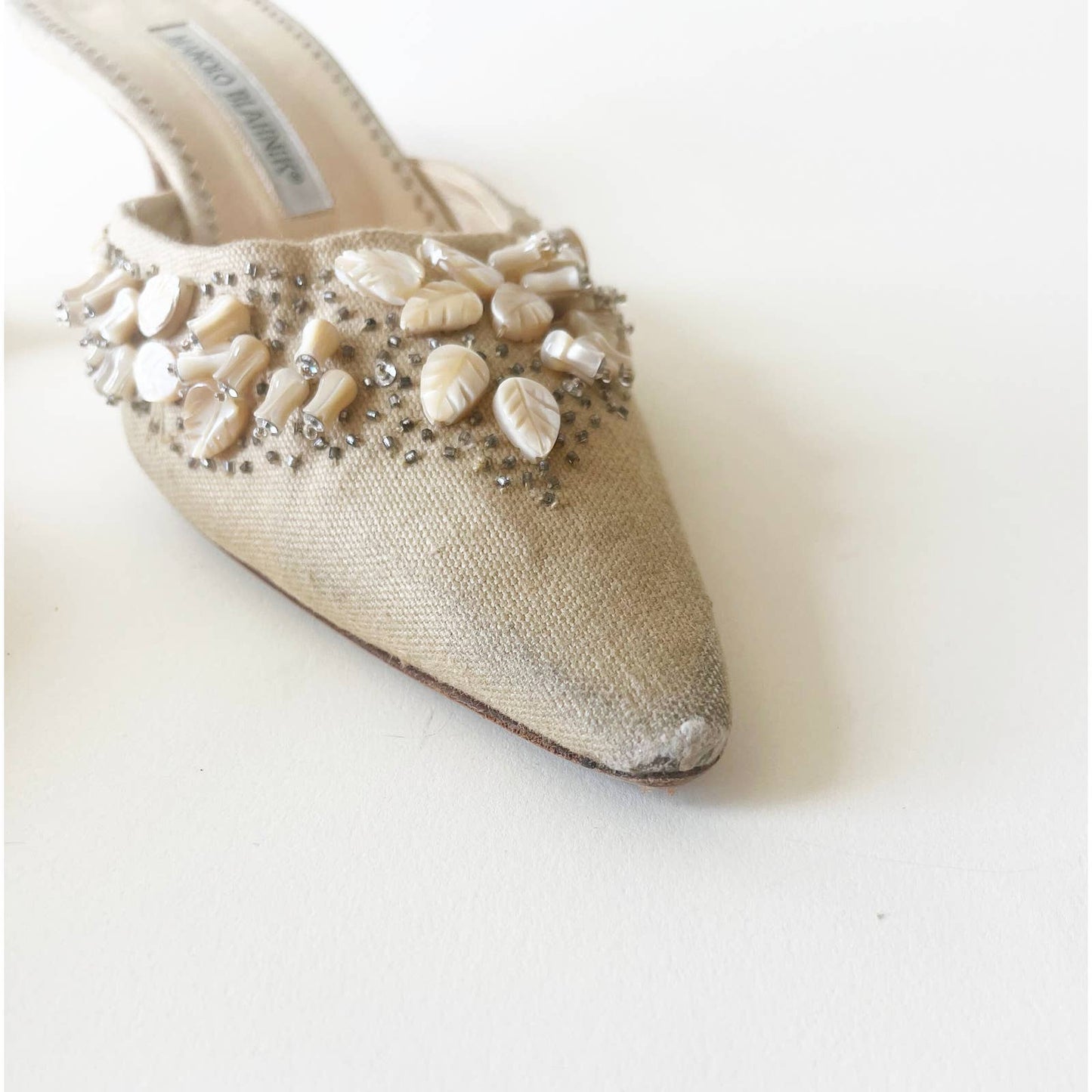 Vintage Manolo Blahnik Kitten Heels with Shell | Size 7.5 US