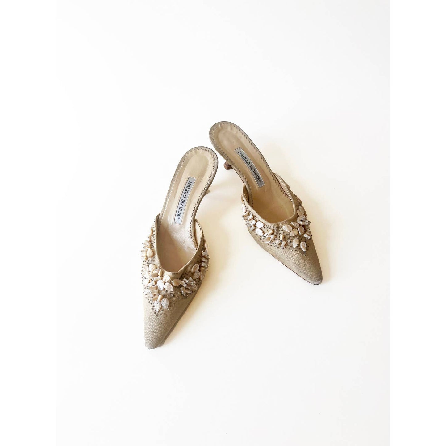 Vintage Manolo Blahnik Kitten Heels with Shell | Size 7.5 US