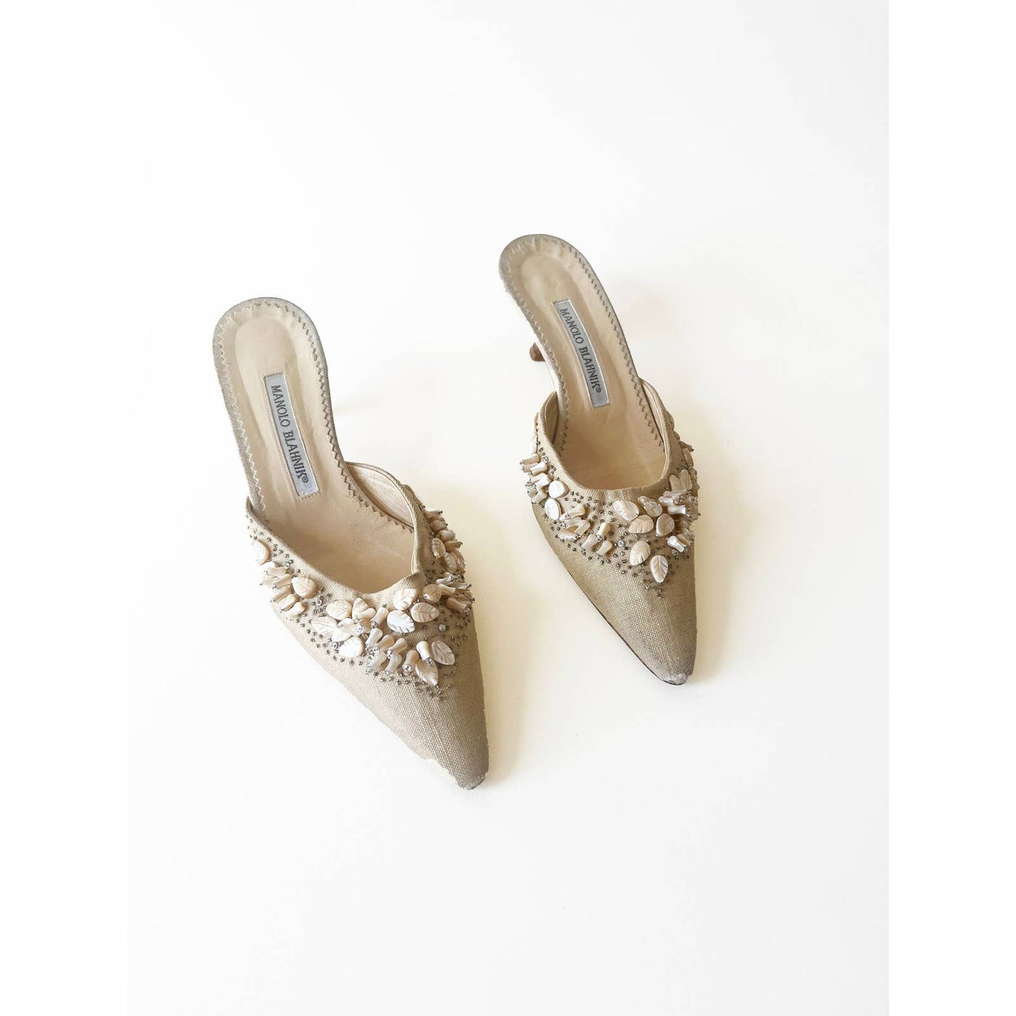 Vintage Manolo Blahnik Kitten Heels with Shell | Size 7.5 US