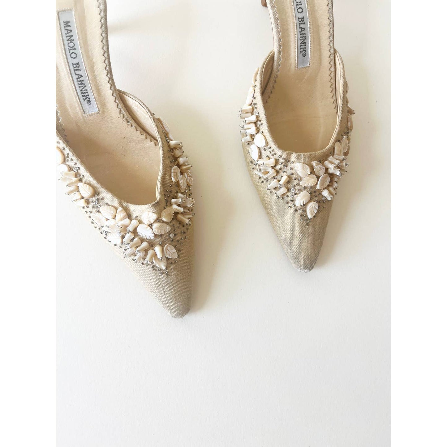 Vintage Manolo Blahnik Kitten Heels with Shell | Size 7.5 US