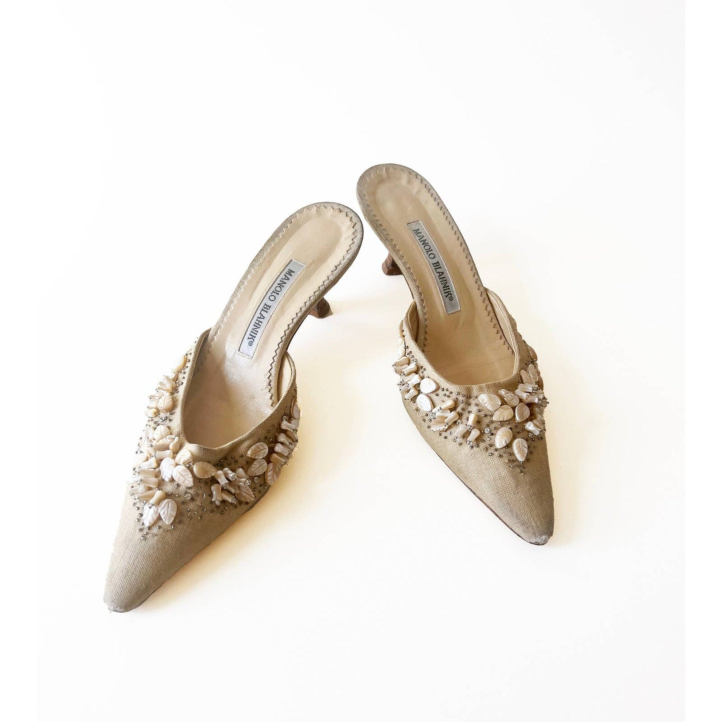 Vintage Manolo Blahnik Kitten Heels with Shell | Size 7.5 US