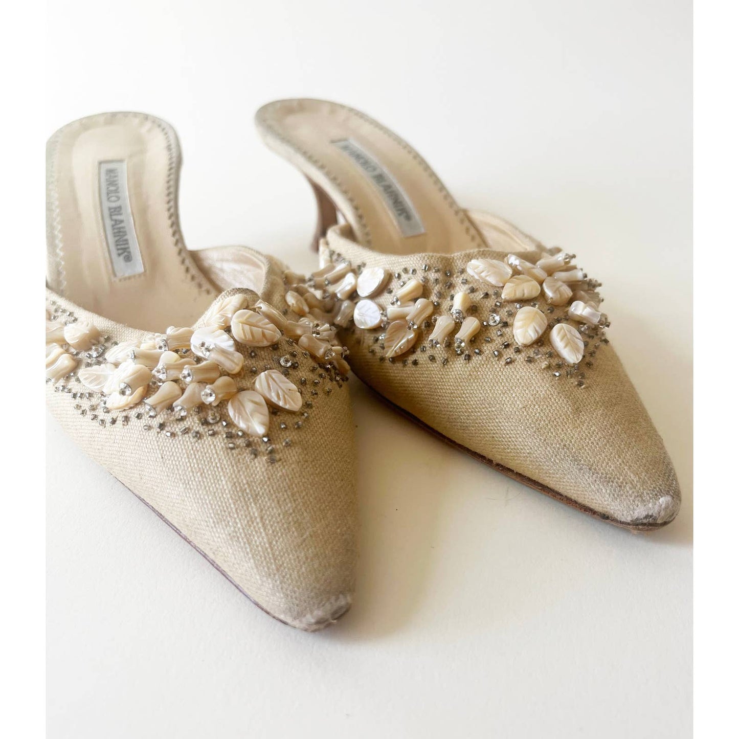 Vintage Manolo Blahnik Kitten Heels with Shell | Size 7.5 US