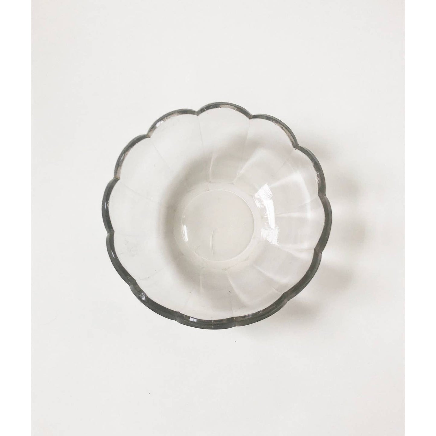 Vintage Scalloped Edge Design Decorative Bowl
