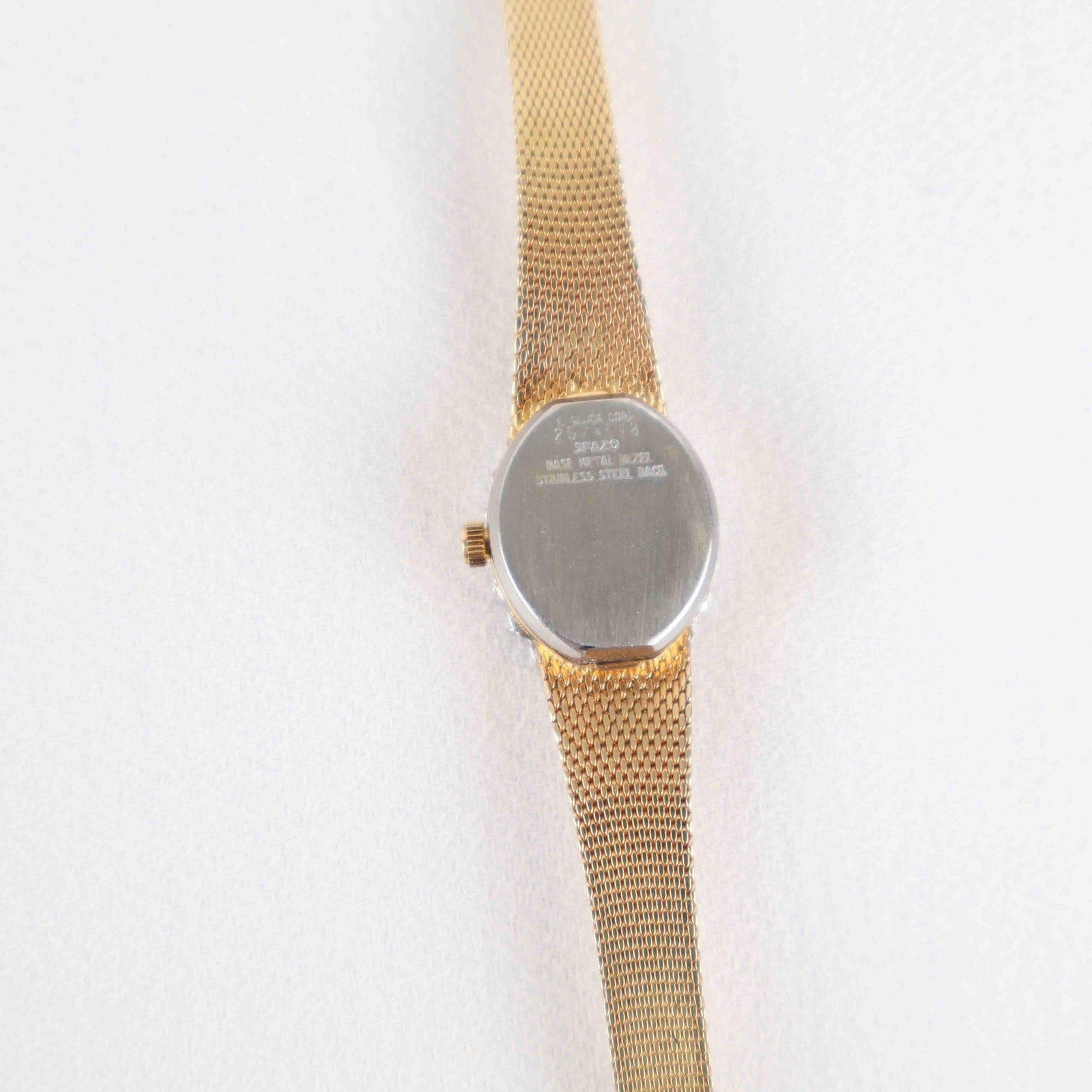 Vintage Armitron Diamond / Oval Face Watch – Gold Tone Bracelet (Working Battery)