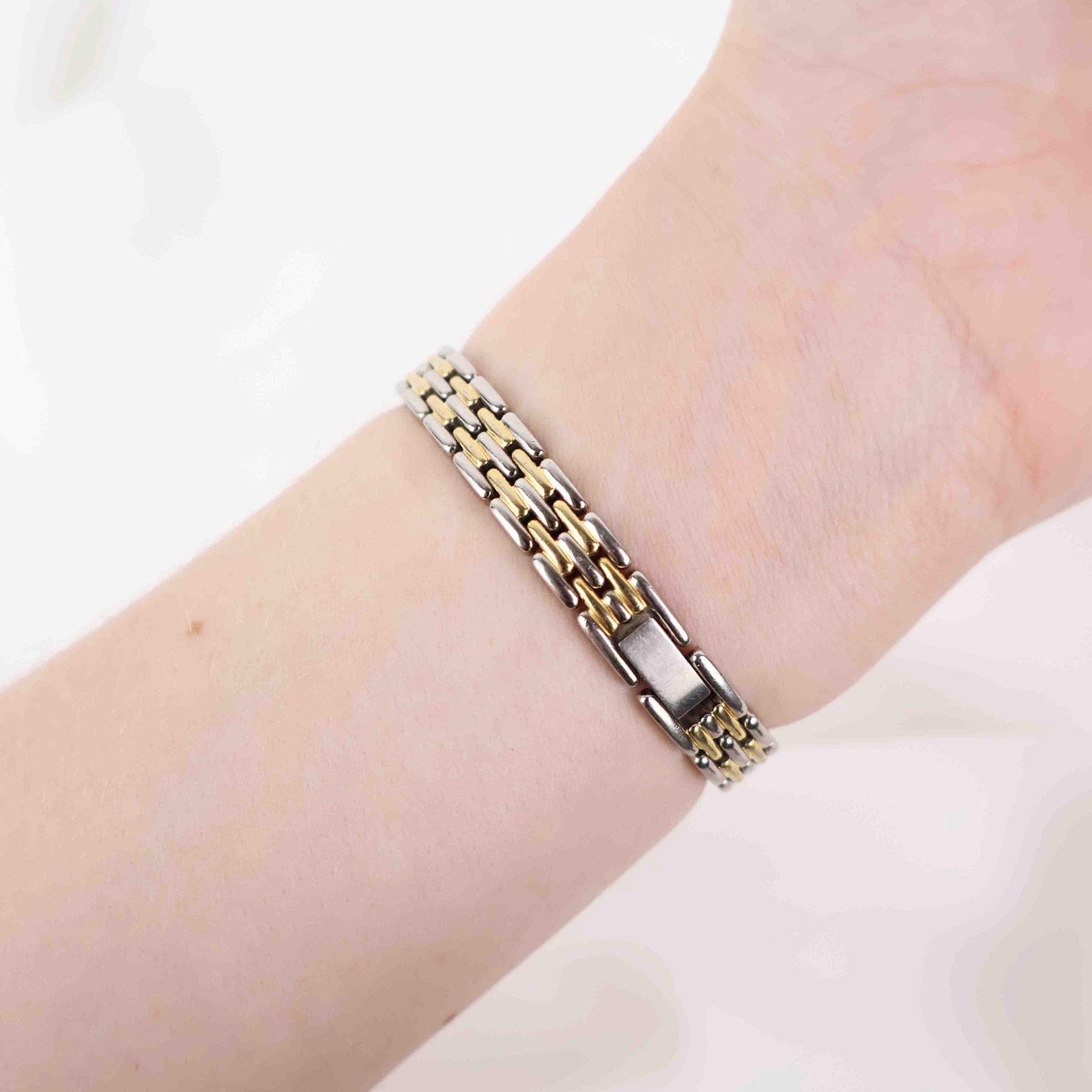 Vintage Carvelle Oval Face Watch – Two Tone Bracelet (Working Battery)