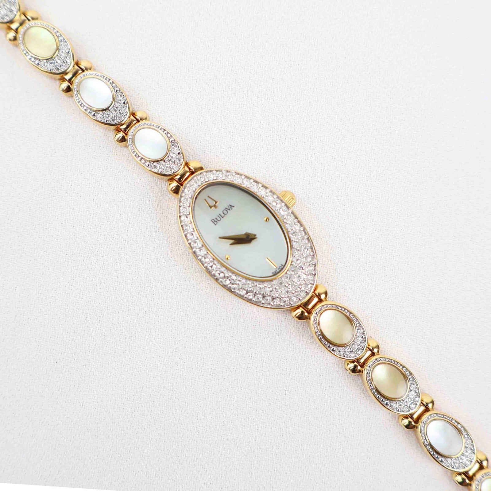 Stunning Vintage Bulova Watch – Gold Tone Bracelet (Working Battery)