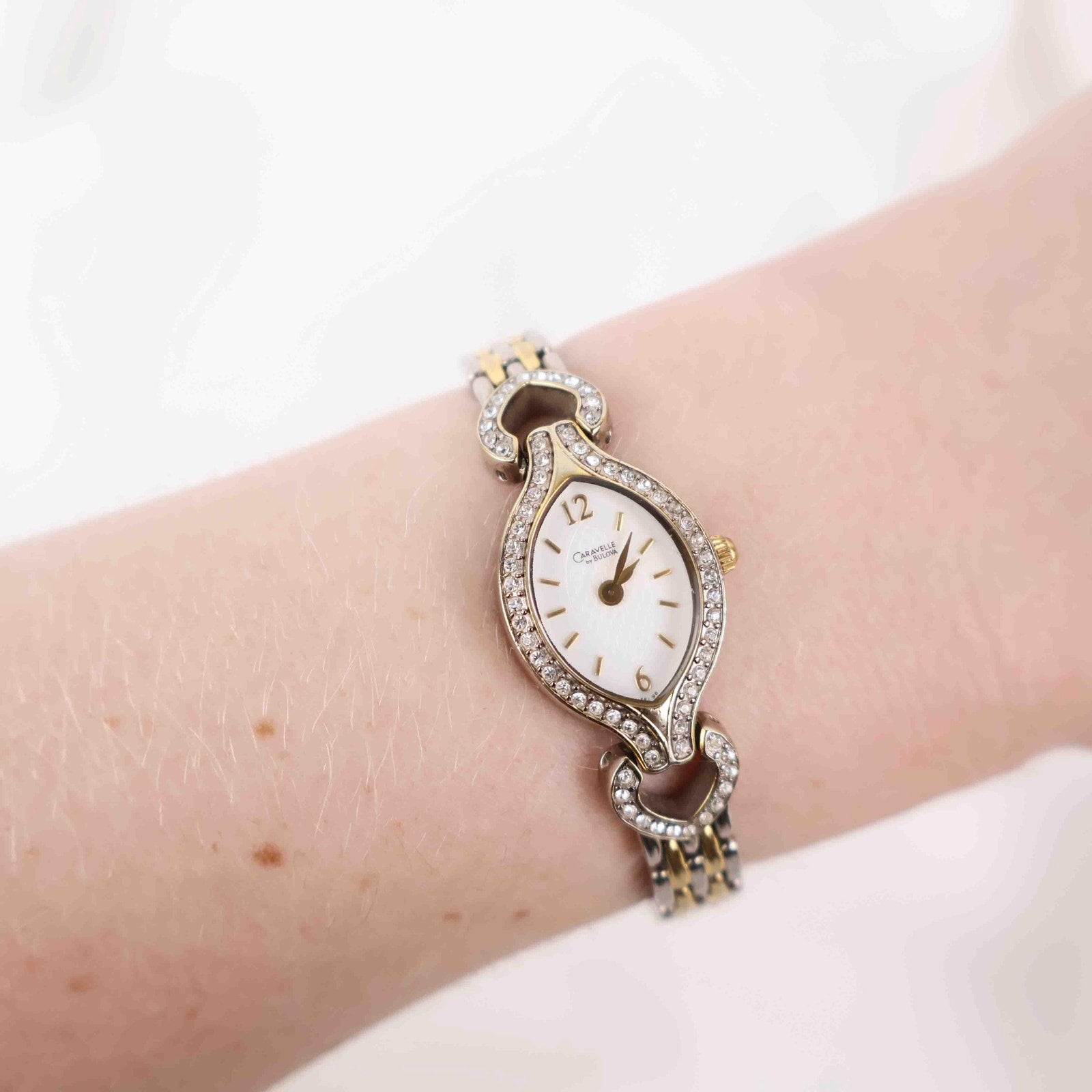 Vintage Carvelle Oval Face Watch – Two Tone Bracelet (Working Battery)