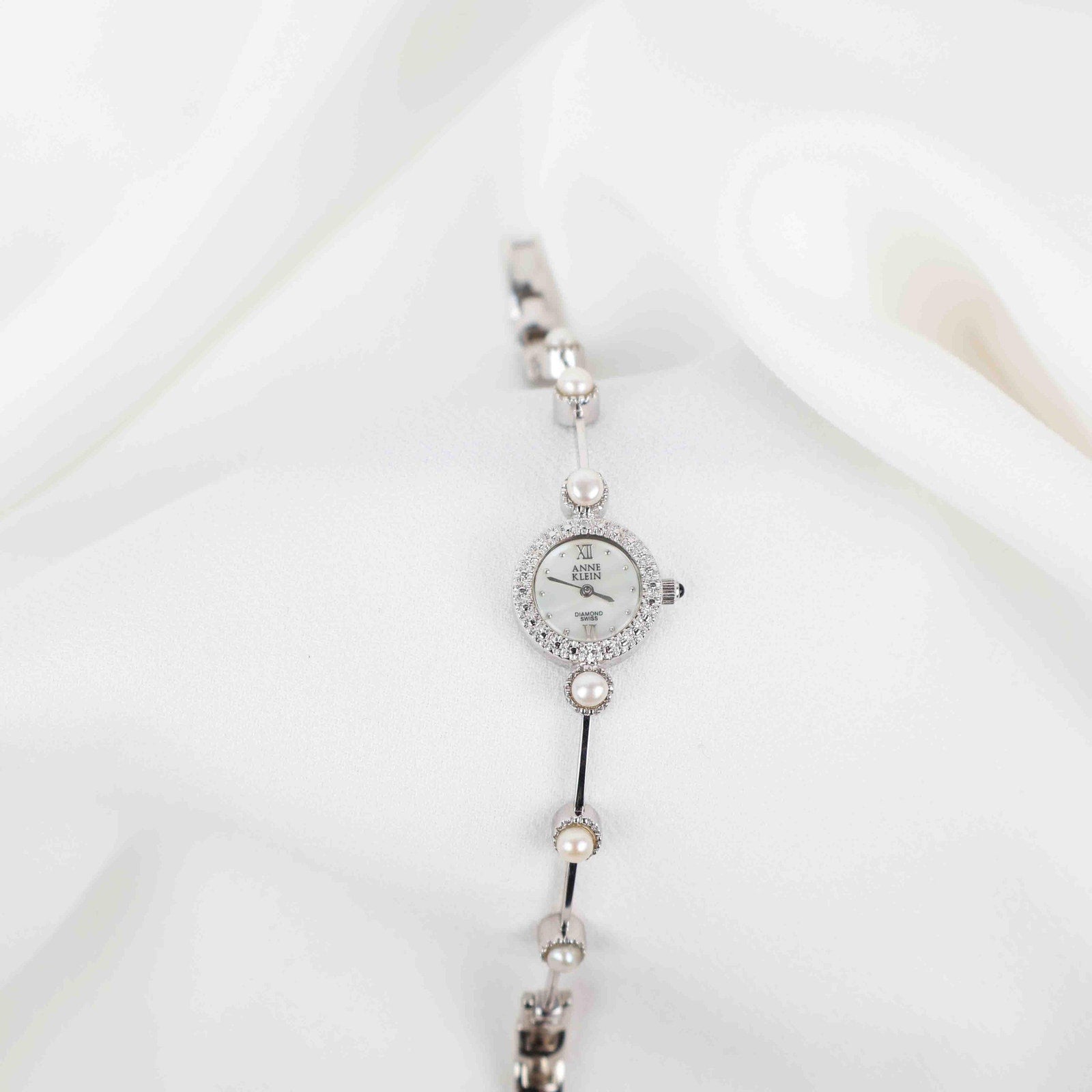 Vintage Anne Klein Round Face Watch – Silver Tone and Pearl Bracelet (Working Battery)
