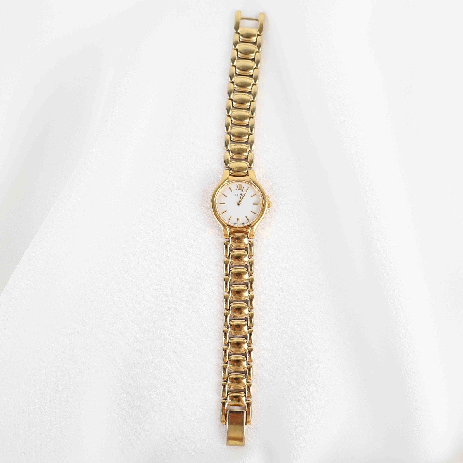 Vintage Seiko Round Face Watch – Gold Tone Bracelet (Working Battery)
