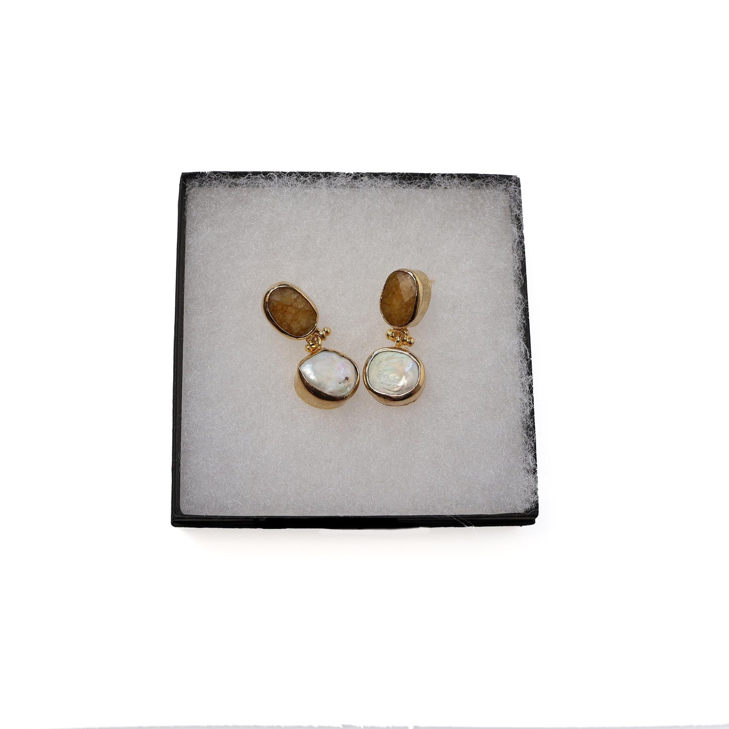 Eclectic Inventory Gold Toned Natural Stone Drop Earrings | Pearl and Smokey Yellow Agate Style