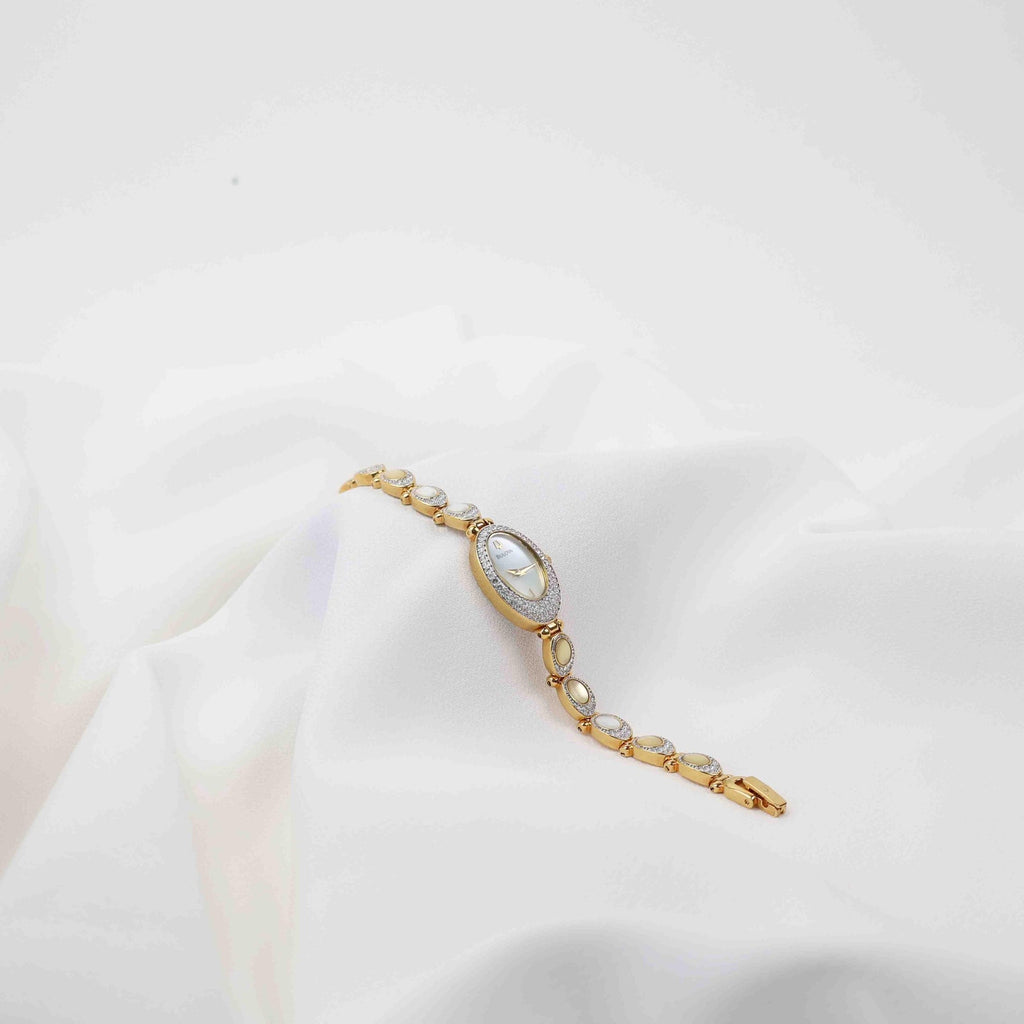 Stunning Vintage Bulova Watch – Gold Tone Bracelet (Working Battery)
