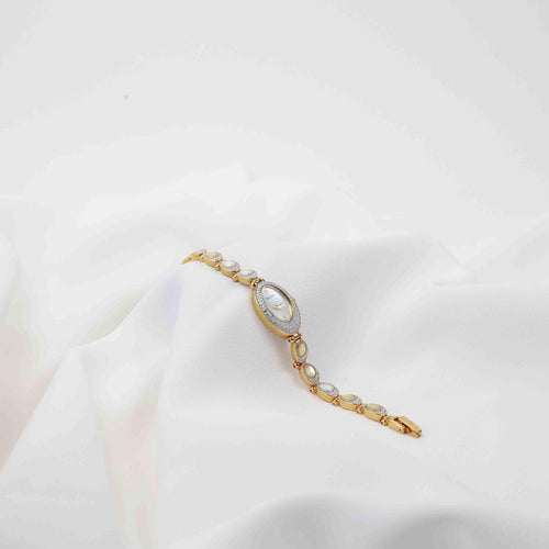 Stunning Vintage Bulova Watch – Gold Tone Bracelet (Working Battery)