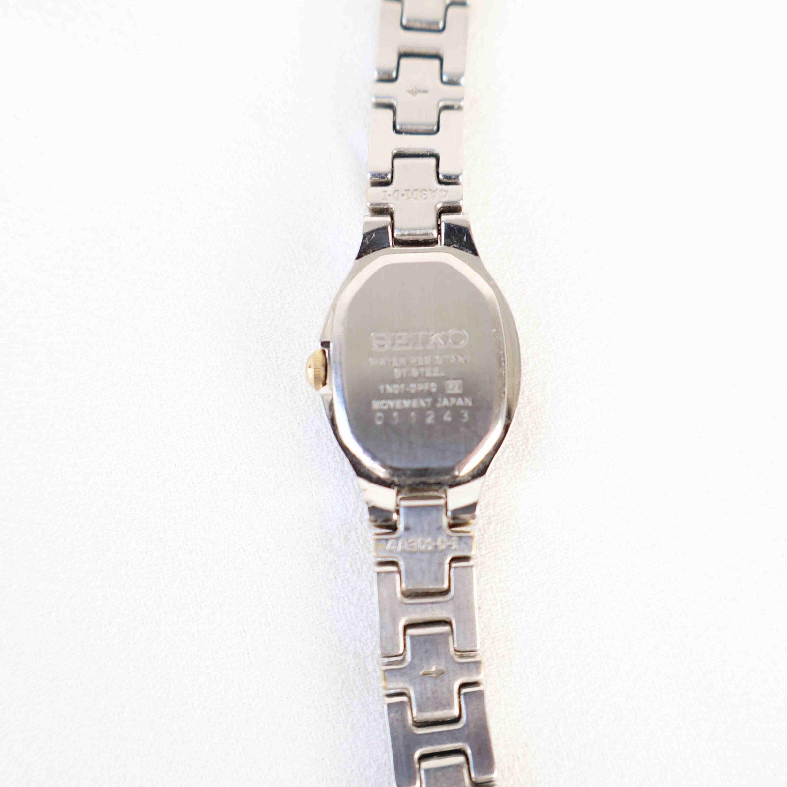Vintage Two Tone Seiko with a Blue/ Black Face - (Working Battery)