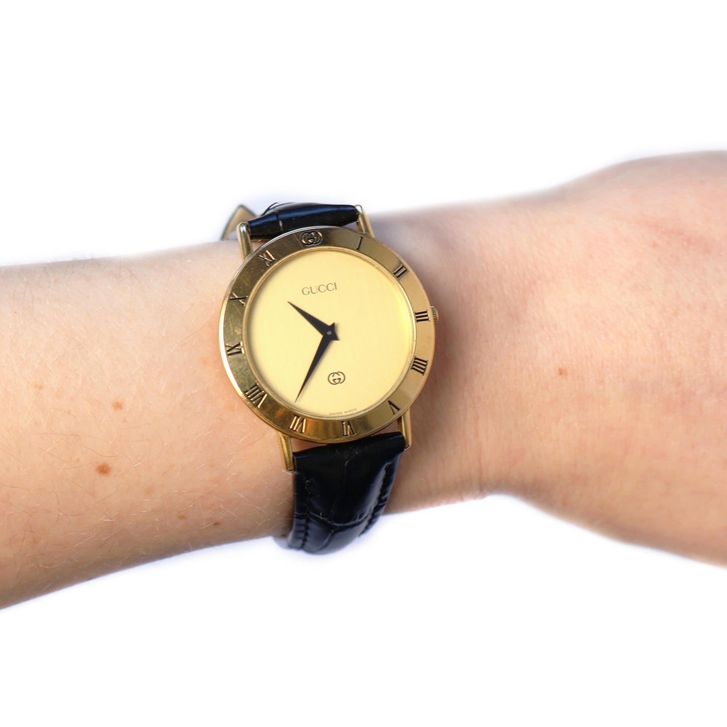 Vintage Gucci Gold Circle Face Watch with Leather Band | GUCCI