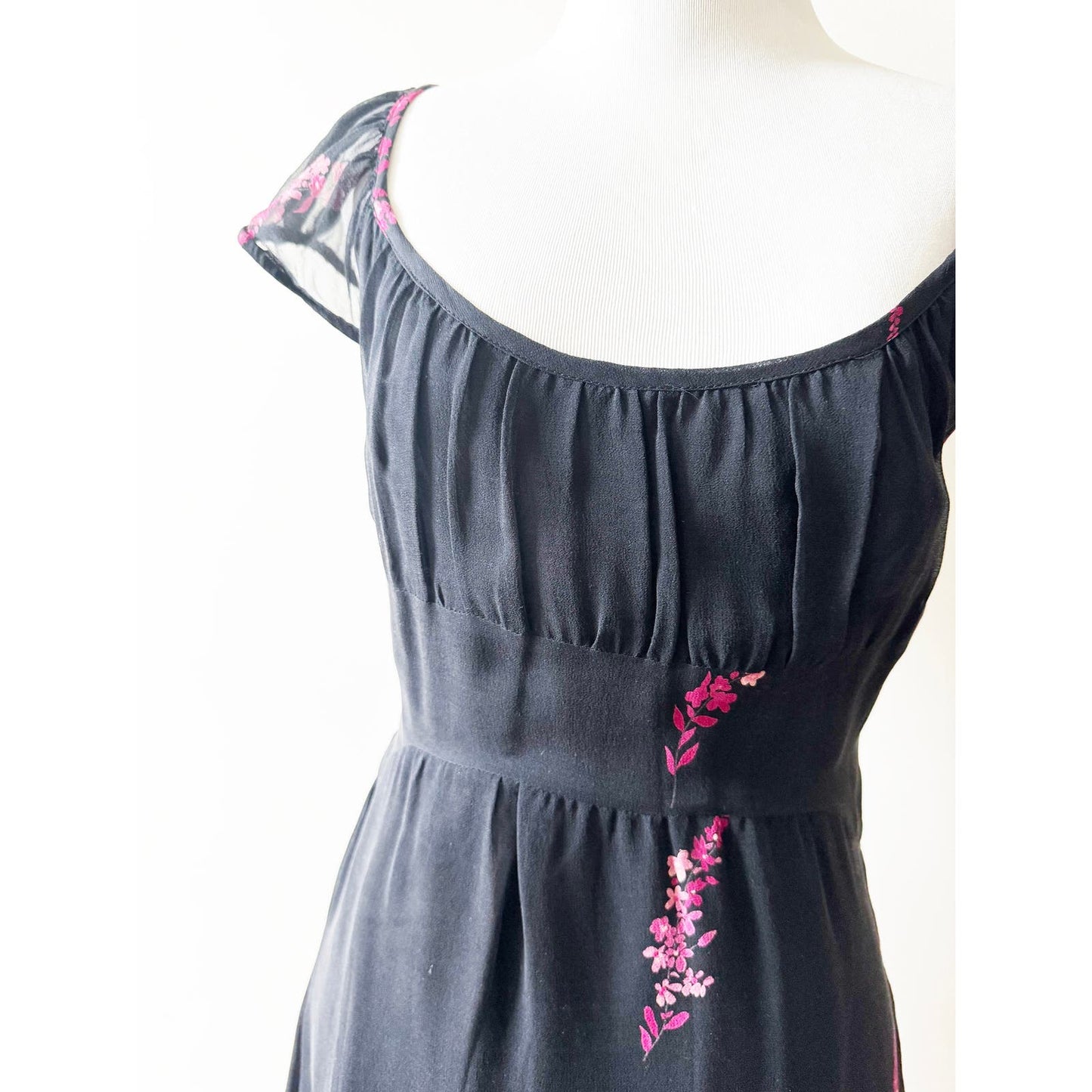 Y2k ANNA SUI Classic Black Floral Dress with Shoulder Poof | Size 2