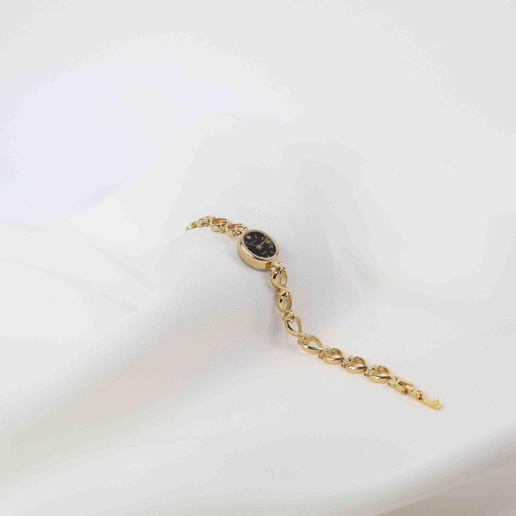 Vintage Armitron Oval Face Watch – Gold Tone Heart Bracelet (Working Battery)