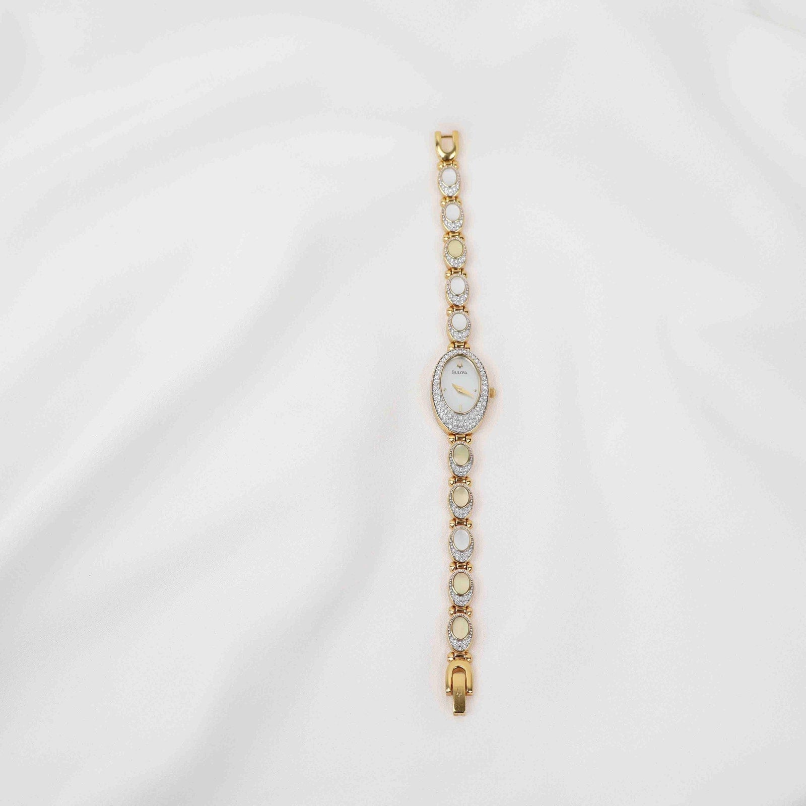 Stunning Vintage Bulova Watch – Gold Tone Bracelet (Working Battery)