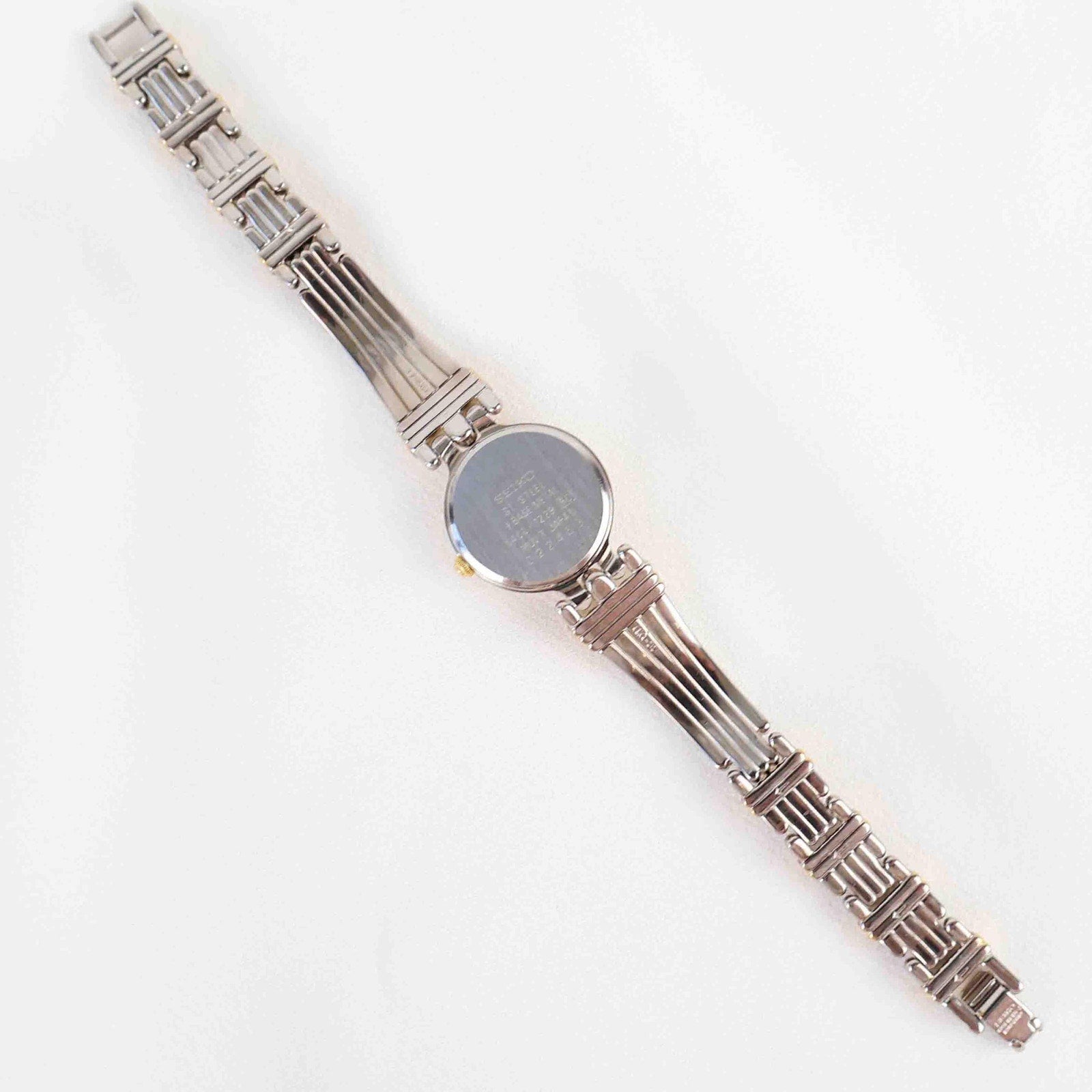 Vintage Two Tone Seiko with a White Round Face - (Working Battery)