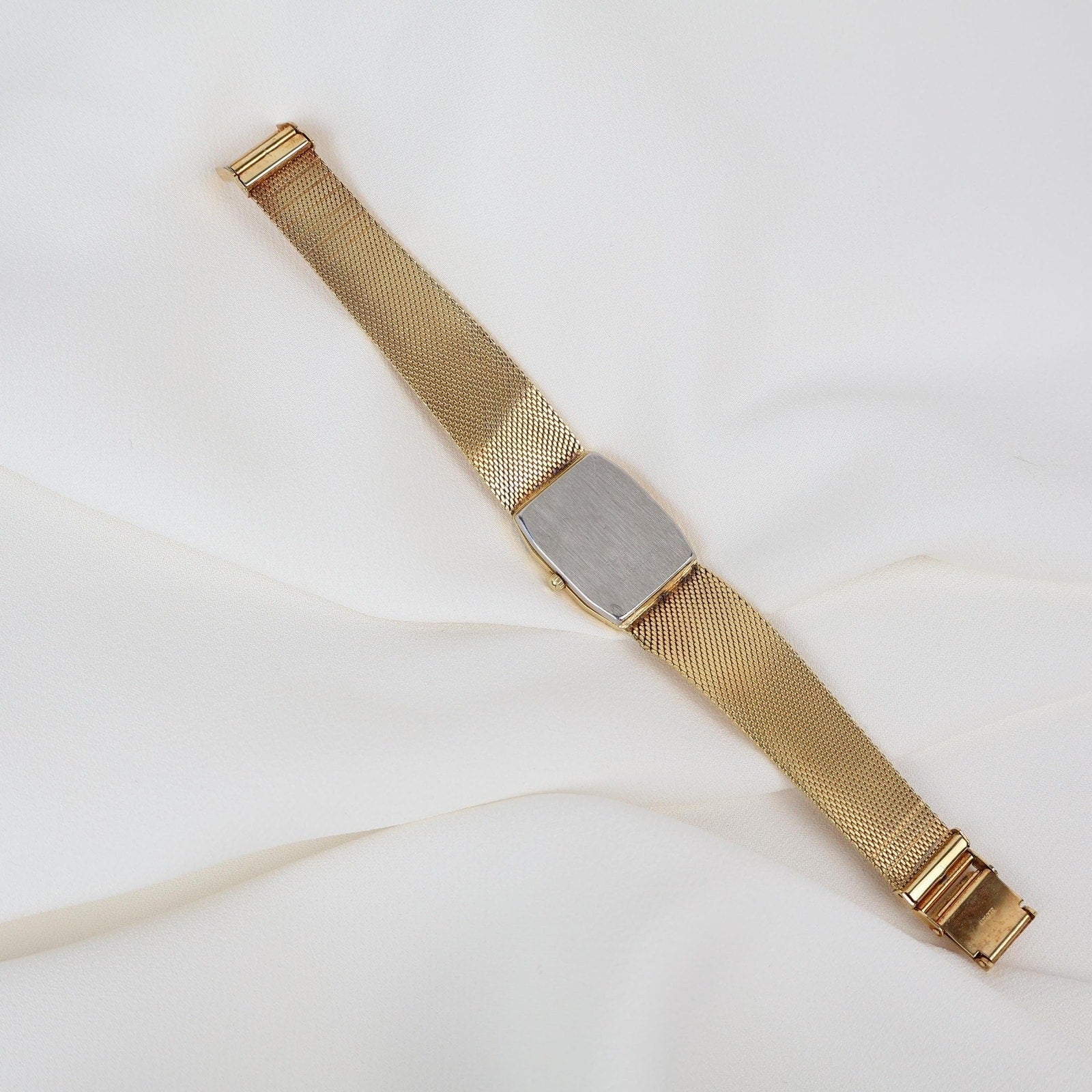 Stunning Vintage Gold Tone Nicolet Watch in Working Condition