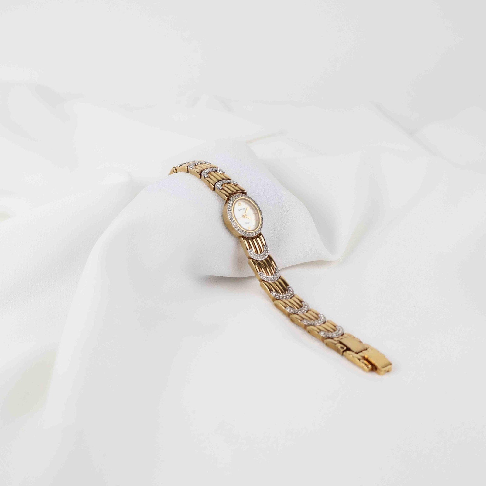 Vintage Armitron Oval Face Watch – Gold Tone Bracelet (Working Battery)