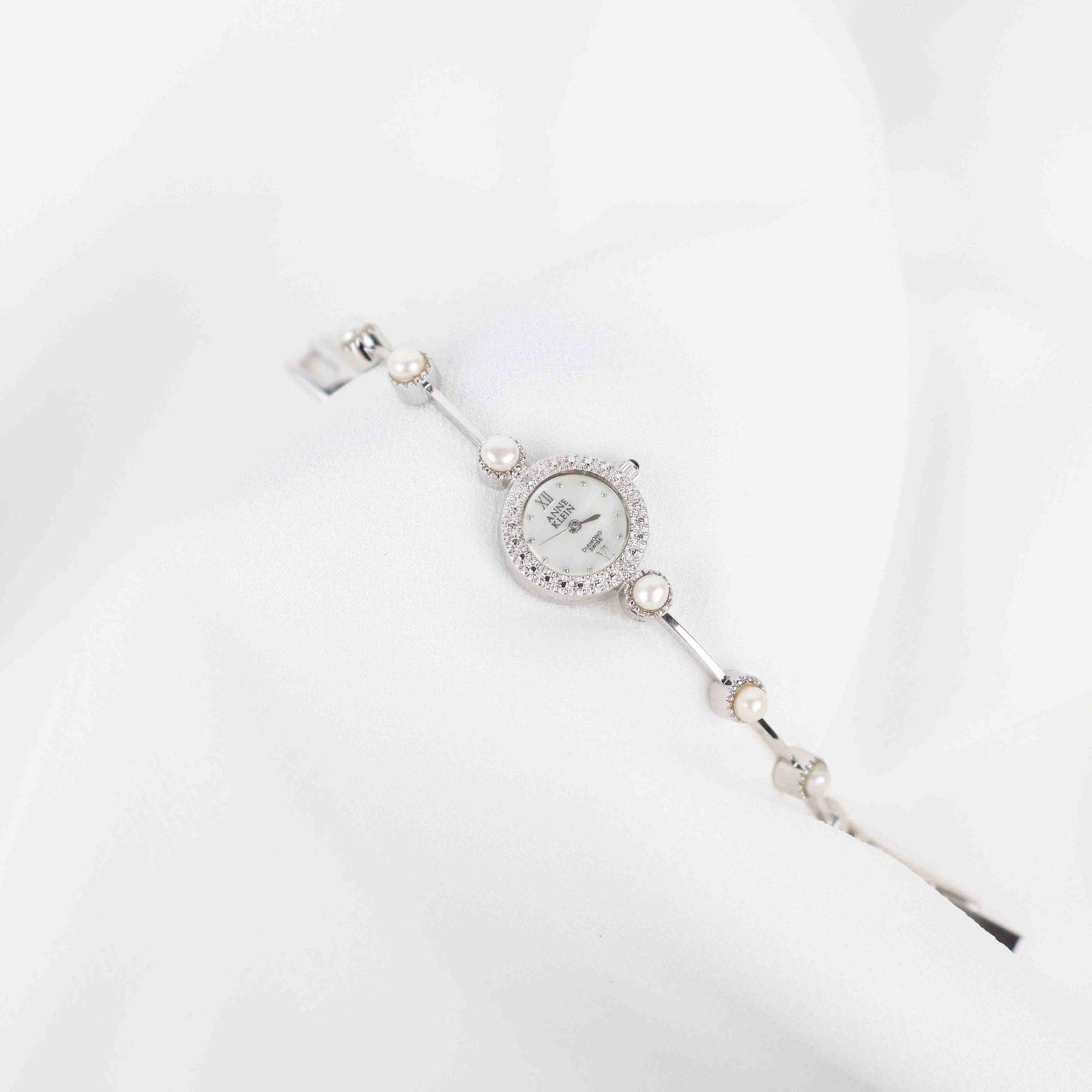 Vintage Anne Klein Round Face Watch – Silver Tone and Pearl Bracelet (Working Battery)