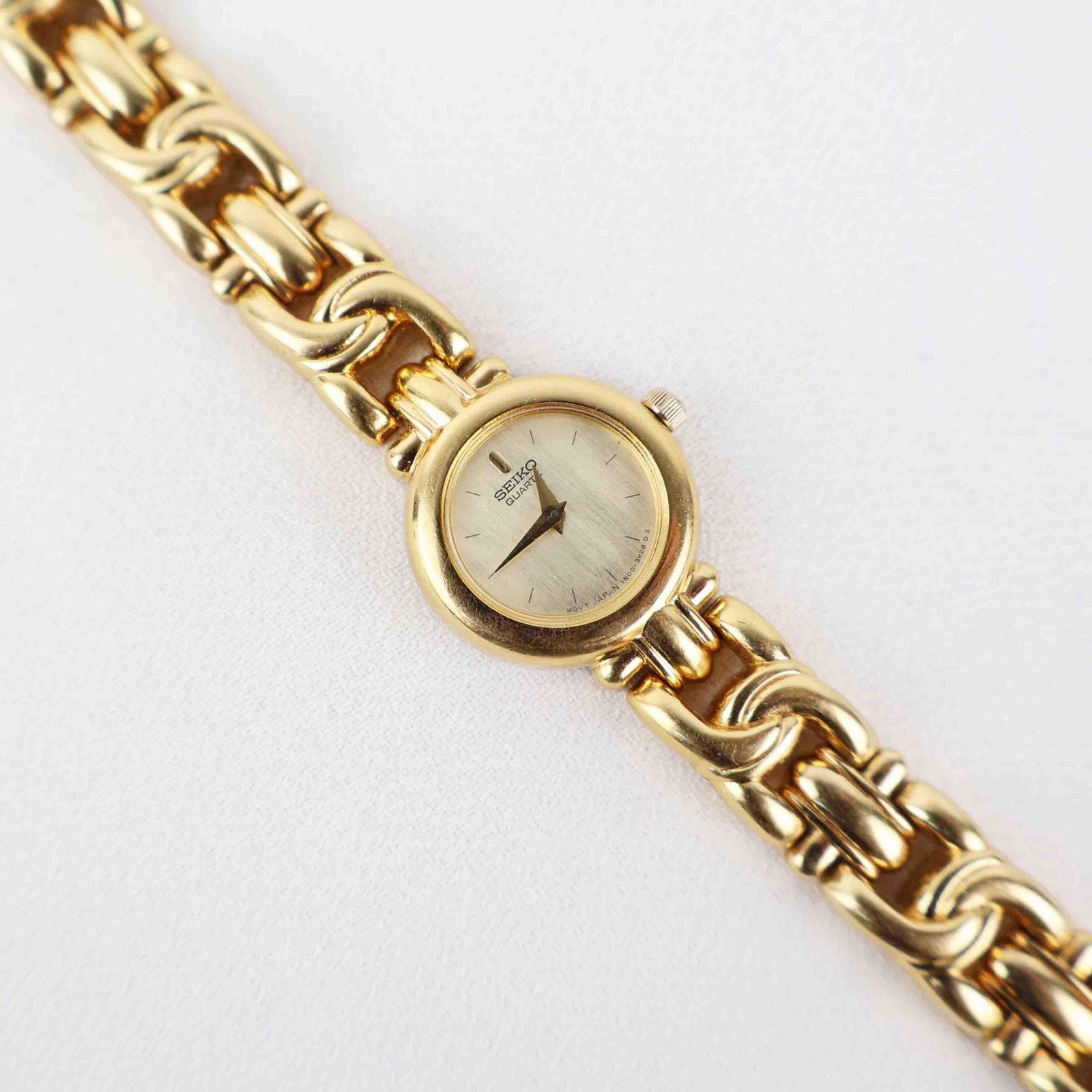 Vintage Seiko Round Face Watch – Gold Tone Rope Style Bracelet (Working Battery)