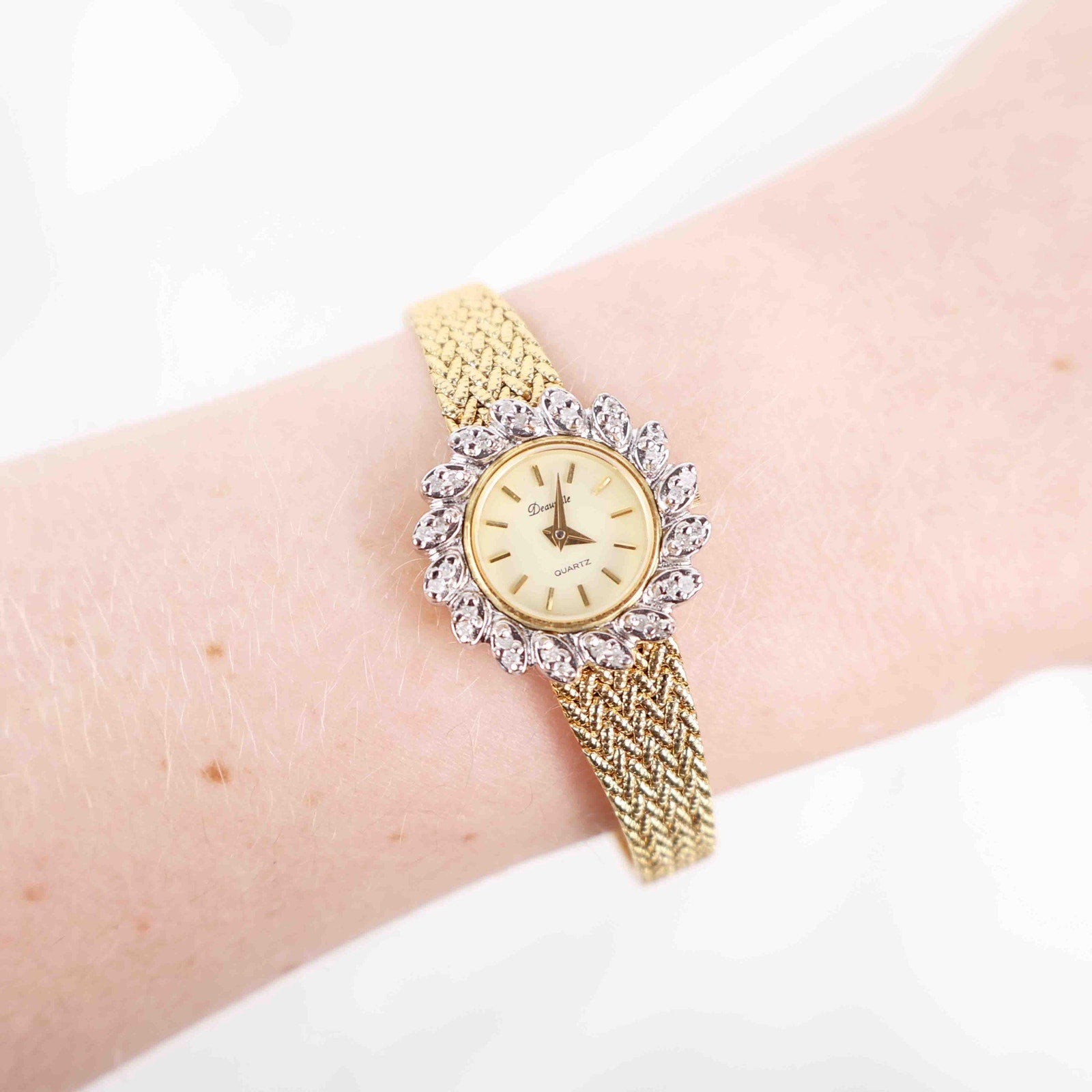 Vintage Deauville Circle Face Watch – Gold Tone Bracelet (Working Battery)