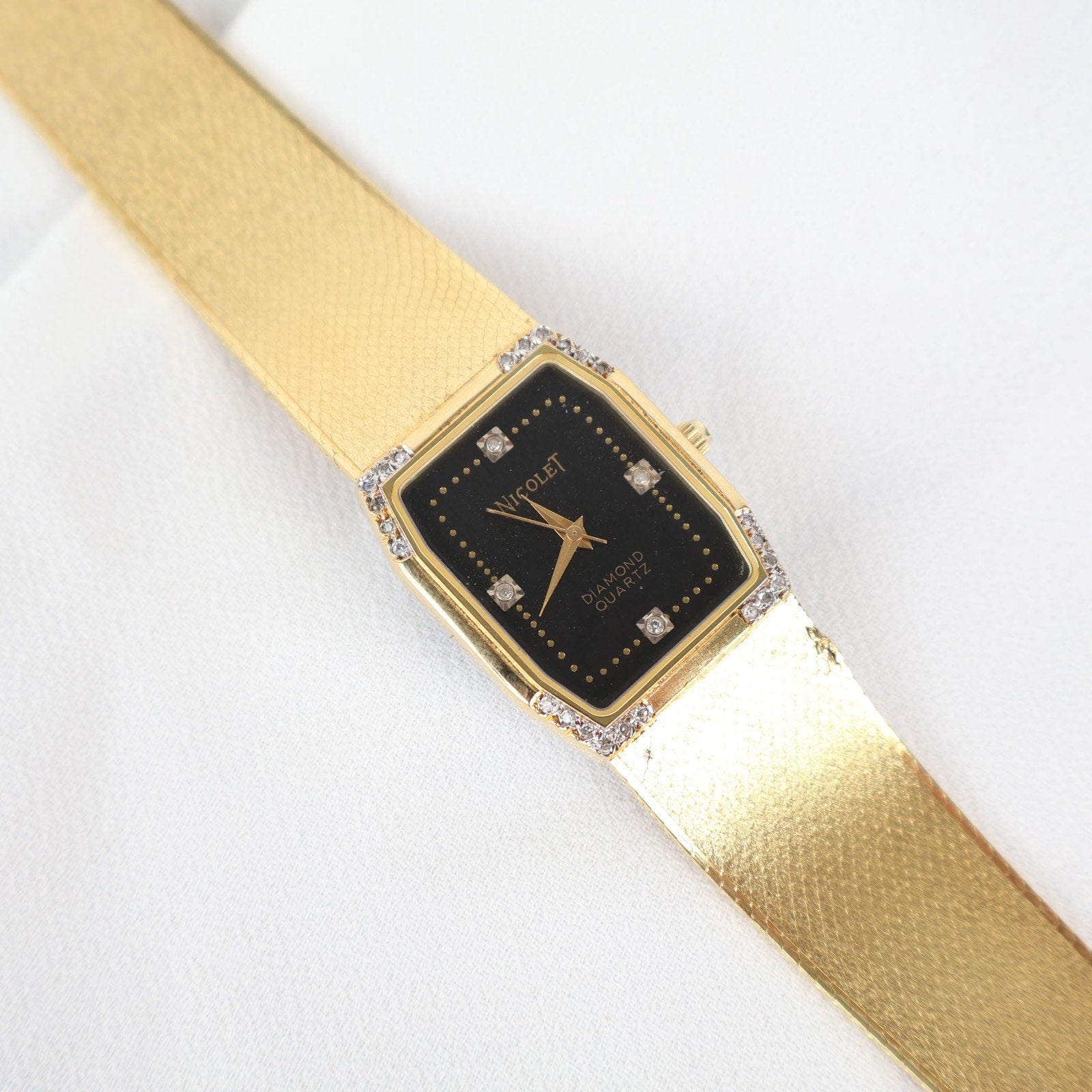 Stunning Vintage Gold Tone Nicolet Watch in Working Condition