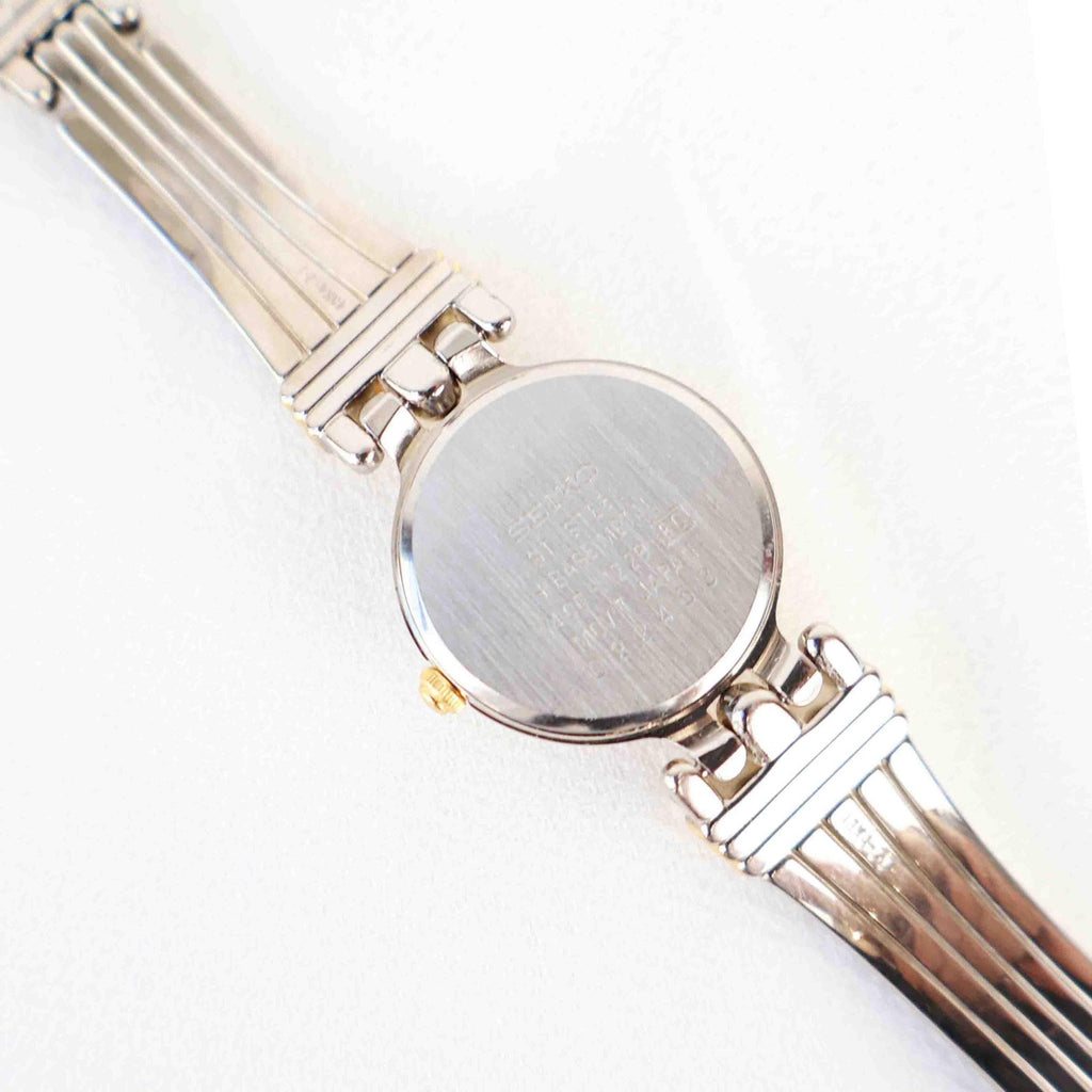 Vintage Two Tone Seiko with a White Round Face - (Working Battery)