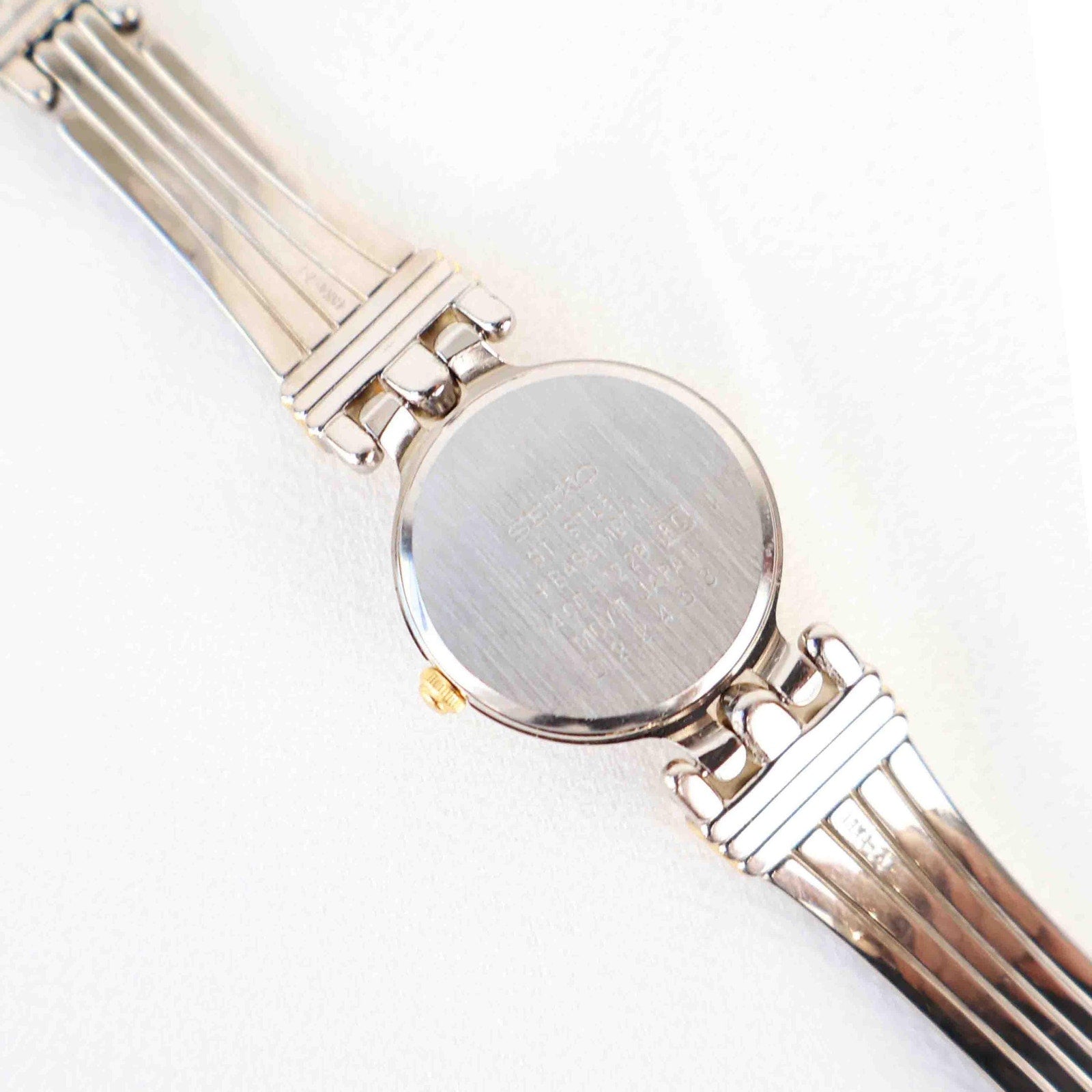 Vintage Two Tone Seiko with a White Round Face - (Working Battery)