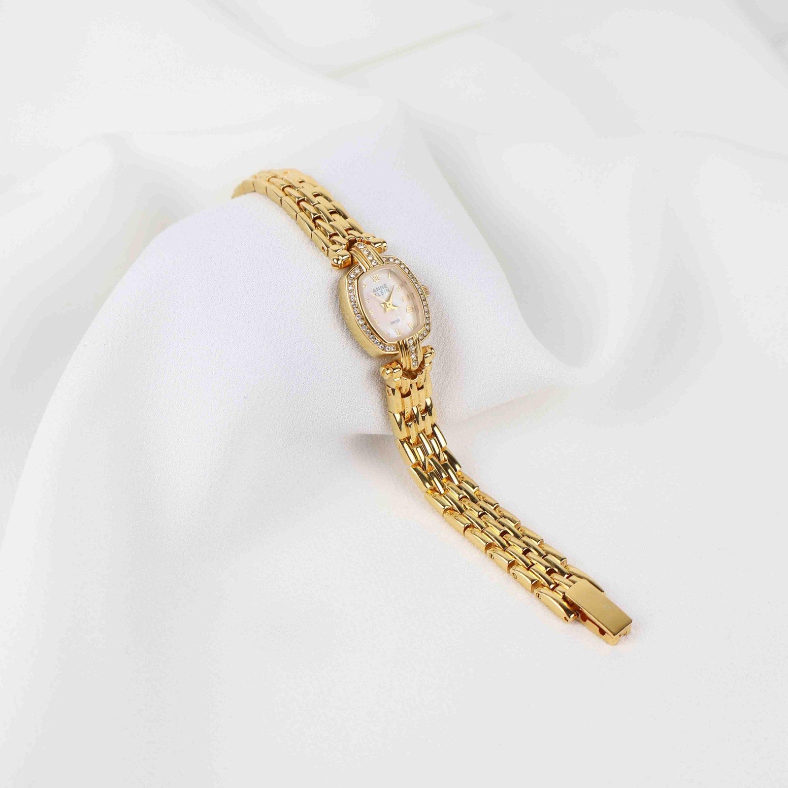 Vintage Anne Klein Oval Face Watch – Gold Tone Rope Style Bracelet (Working Battery)