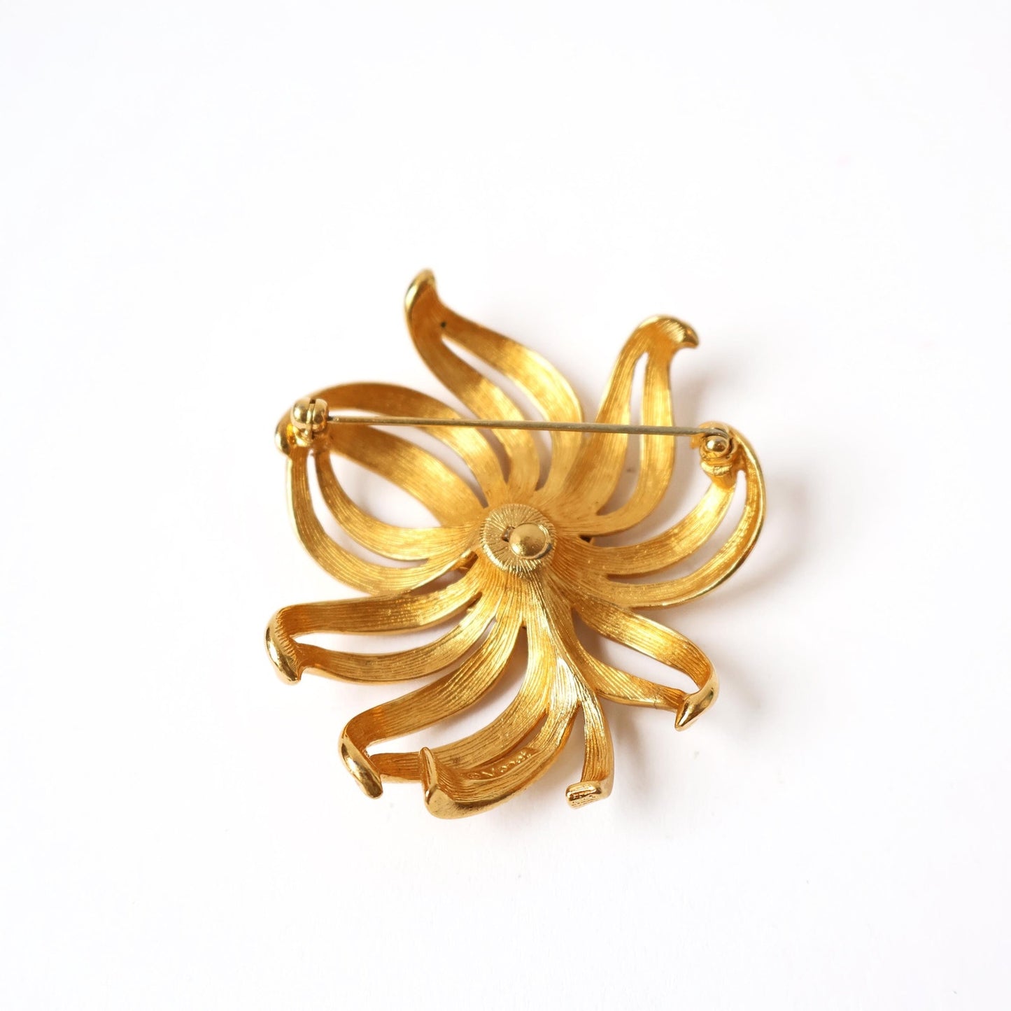 Vintage Gold Tone Flower Brooch