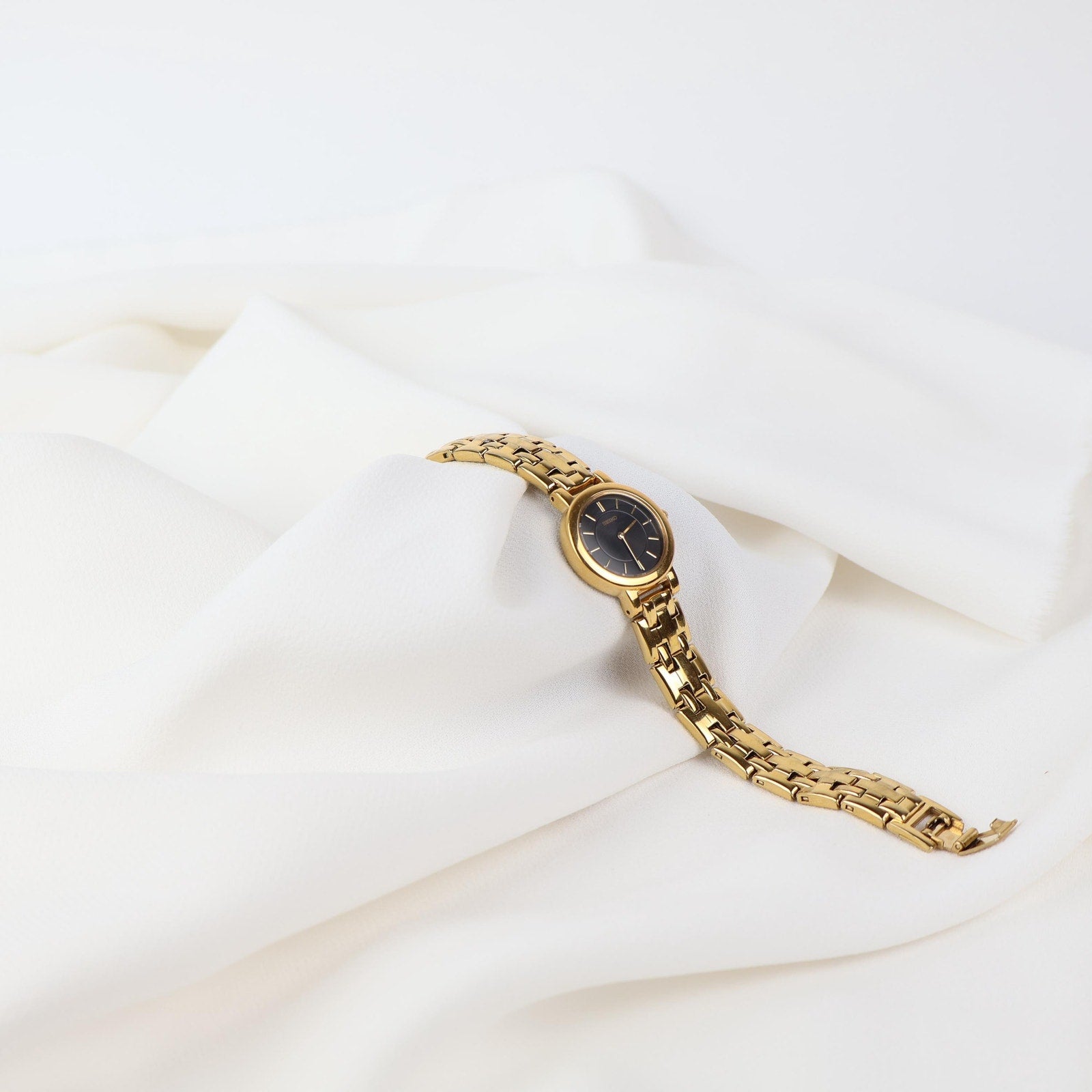 Stunning Vintage Gold Seiko Watch With a Black Round Face
