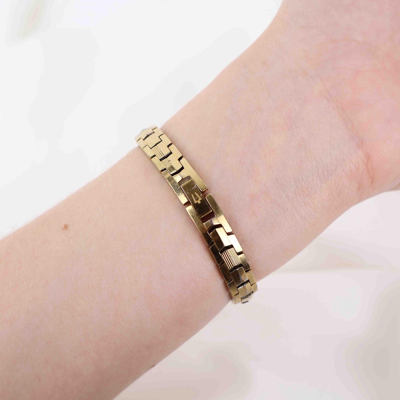 Vintage Bulova Black Face Watch – Gold Tone Bracelet (Working Battery)