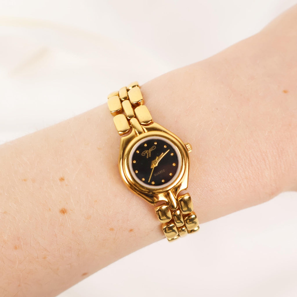 Vintage Black and Gold Worthington Watch with Round Face