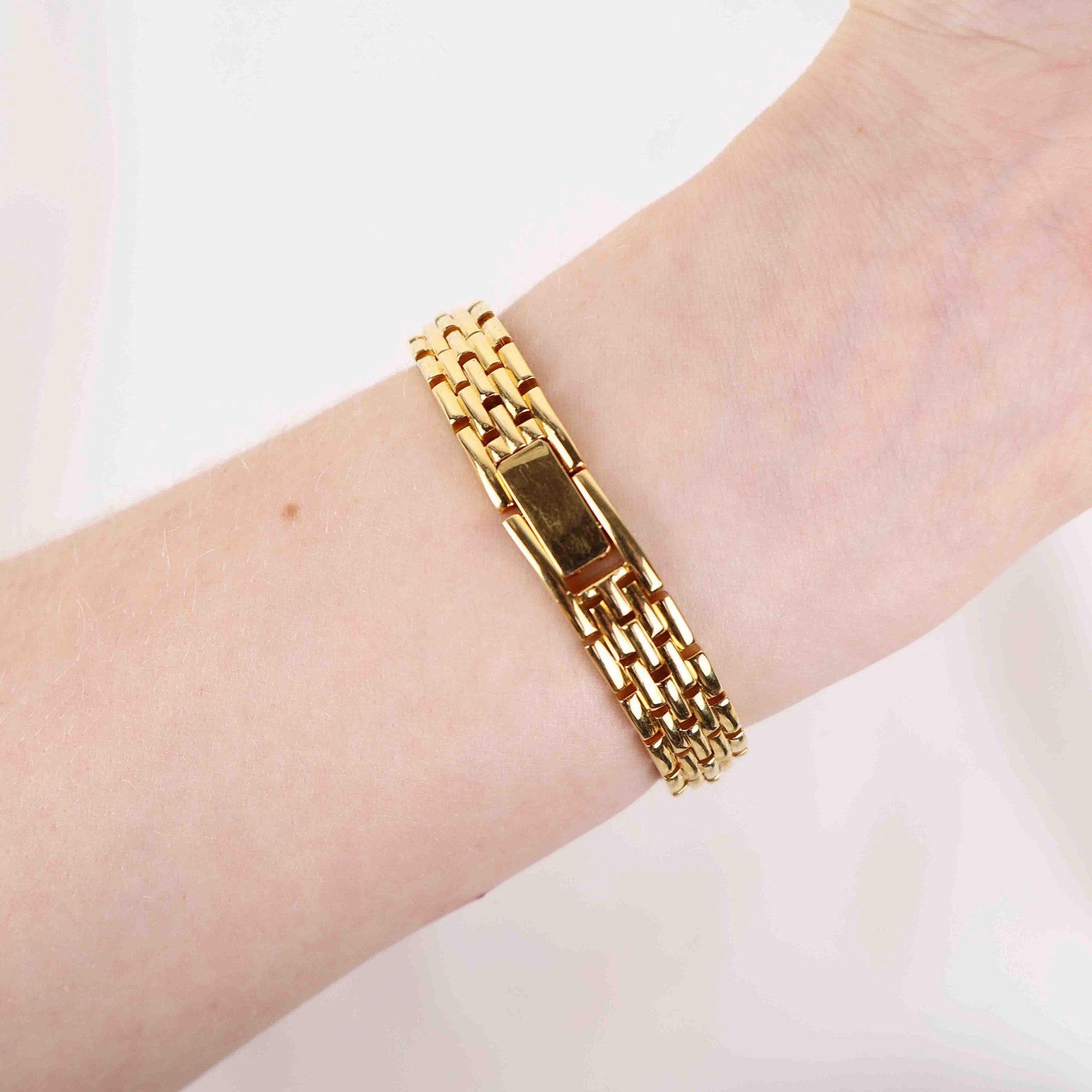 Vintage Anne Klein Oval Face Watch – Gold Tone Rope Style Bracelet (Working Battery)
