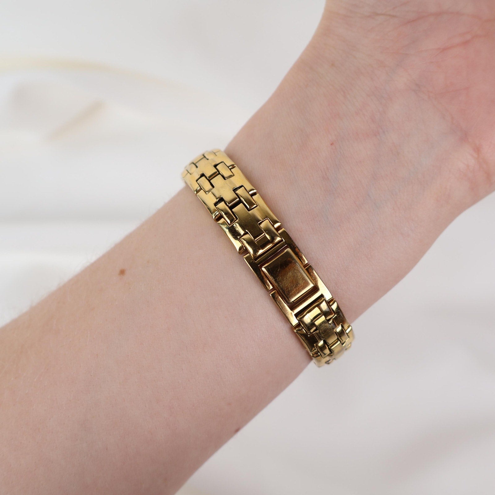 Stunning Vintage Gold Seiko Watch With a Black Round Face