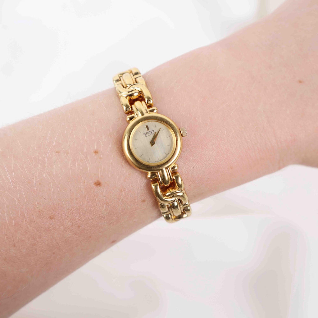 Vintage Seiko Round Face Watch – Gold Tone Rope Style Bracelet (Working Battery)