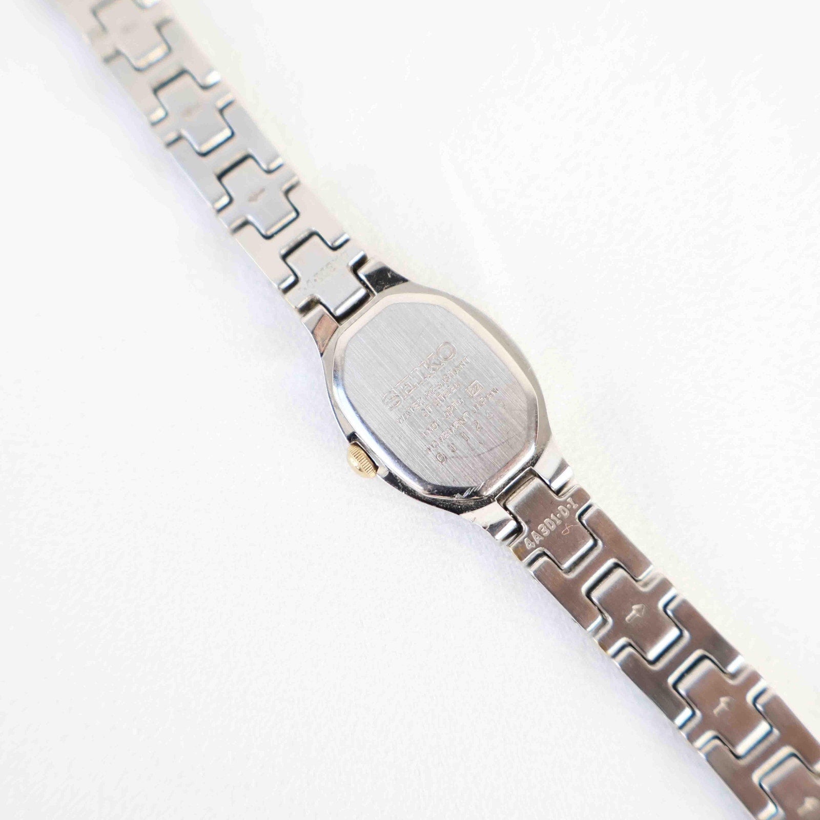 Vintage Two Tone Seiko with a Blue/ Black Face - (Working Battery)