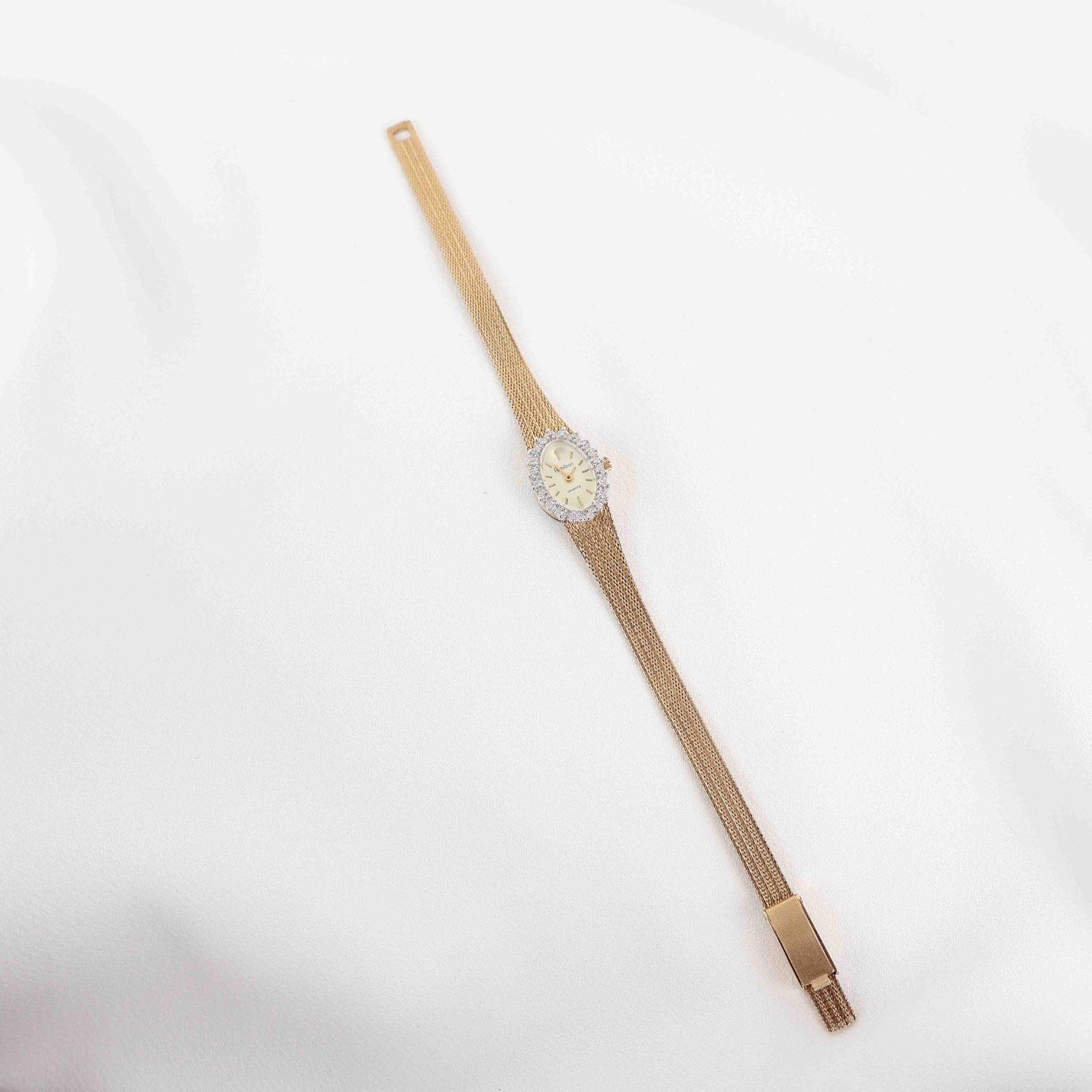 Vintage Armitron Diamond / Oval Face Watch – Gold Tone Bracelet (Working Battery)