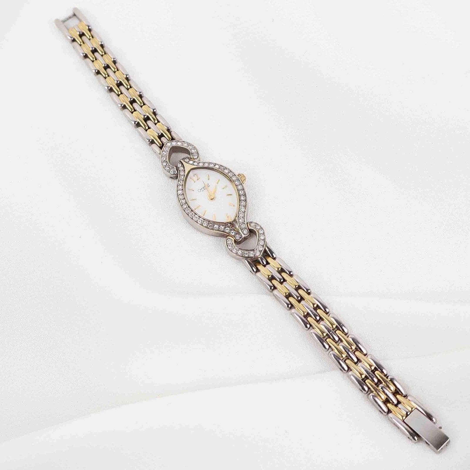 Vintage Carvelle Oval Face Watch – Two Tone Bracelet (Working Battery)