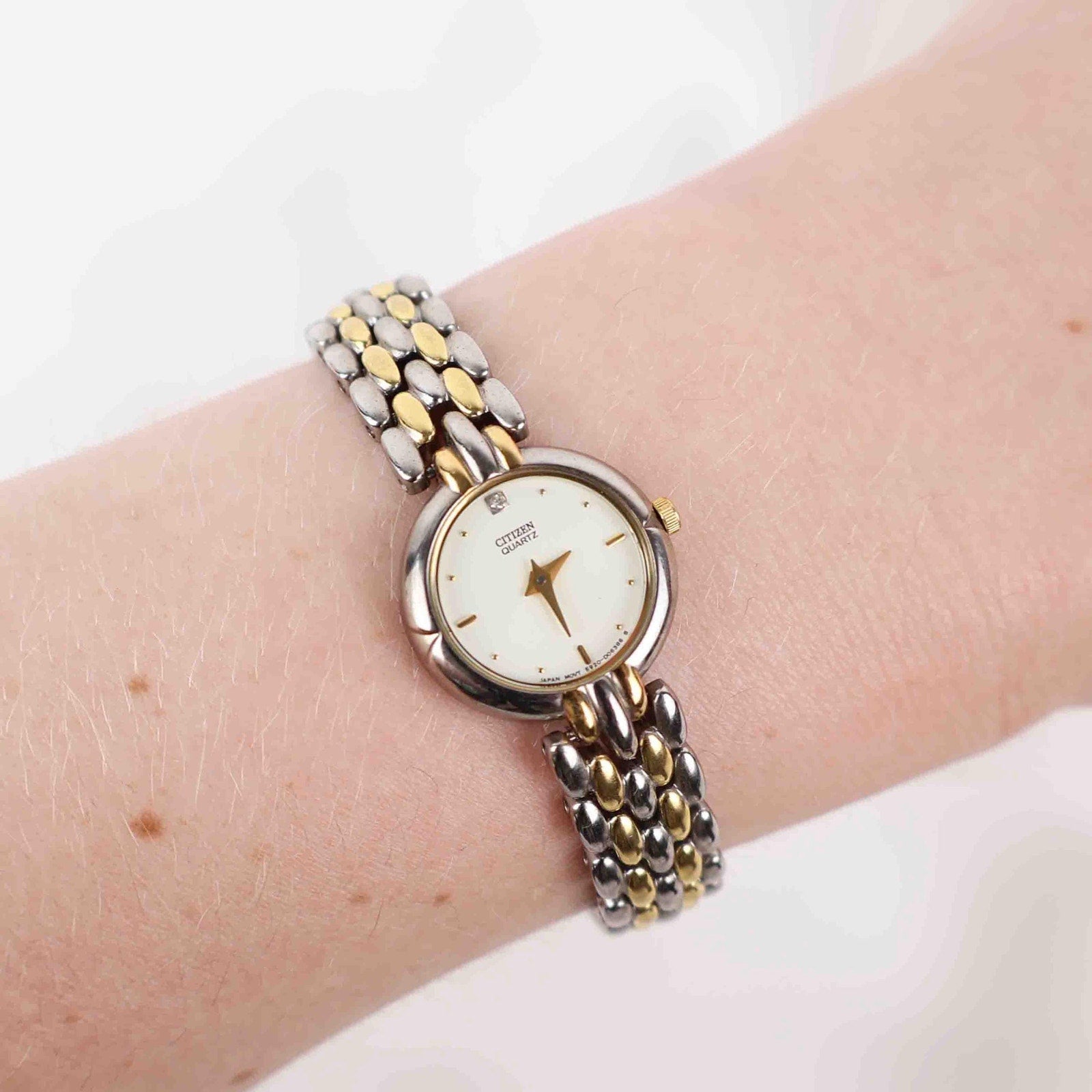 Vintage Citizen Round Face Watch – Two Tone Bracelet (Working Battery)