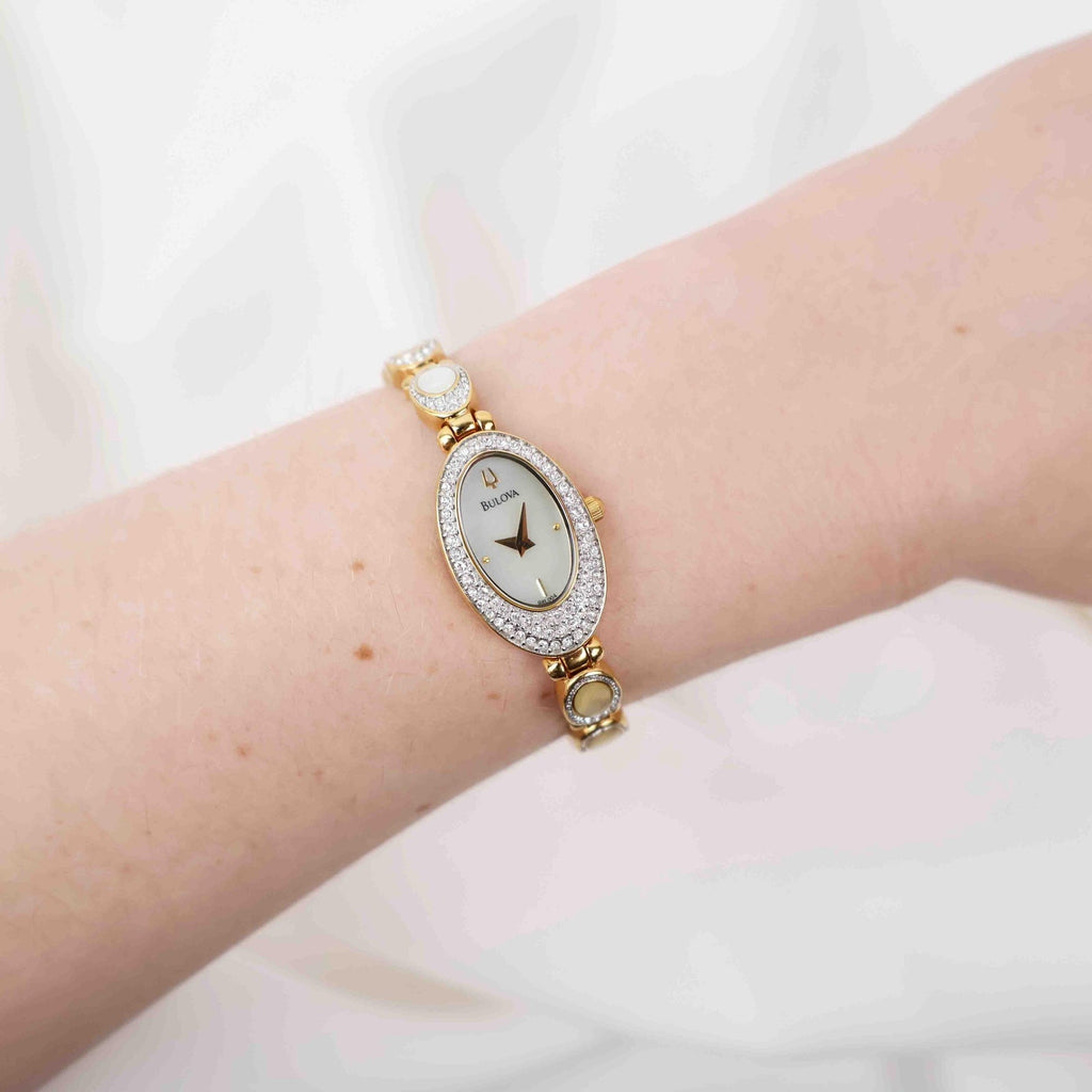 Stunning Vintage Bulova Watch – Gold Tone Bracelet (Working Battery)