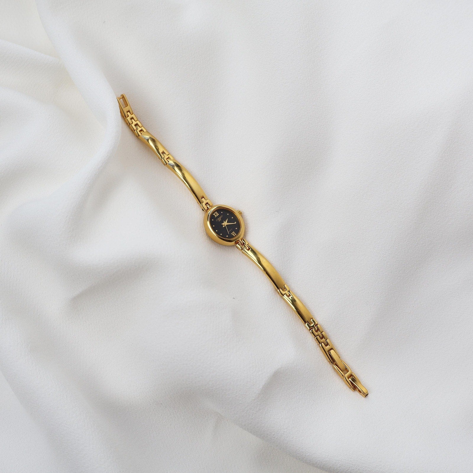 Vintage Black and Gold Worthington Watch
