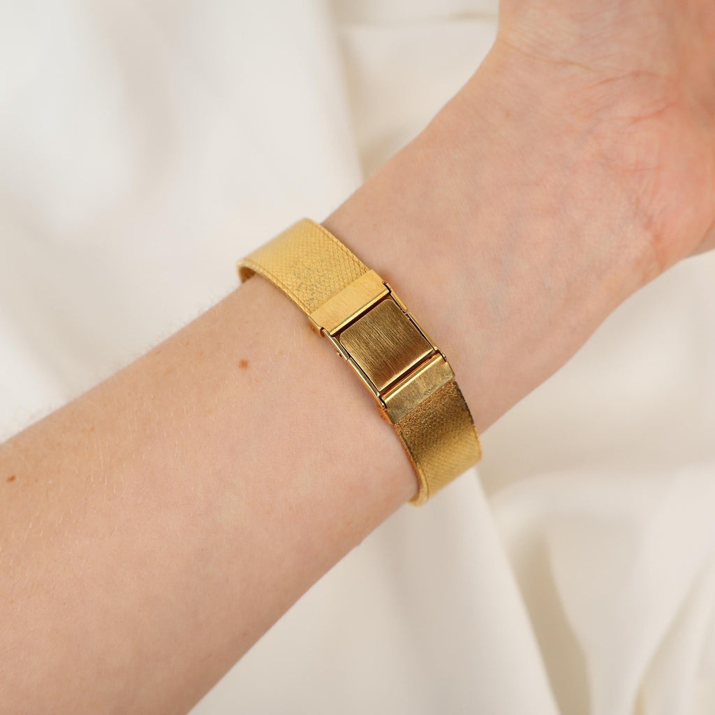 Stunning Vintage Gold Tone Nicolet Watch in Working Condition