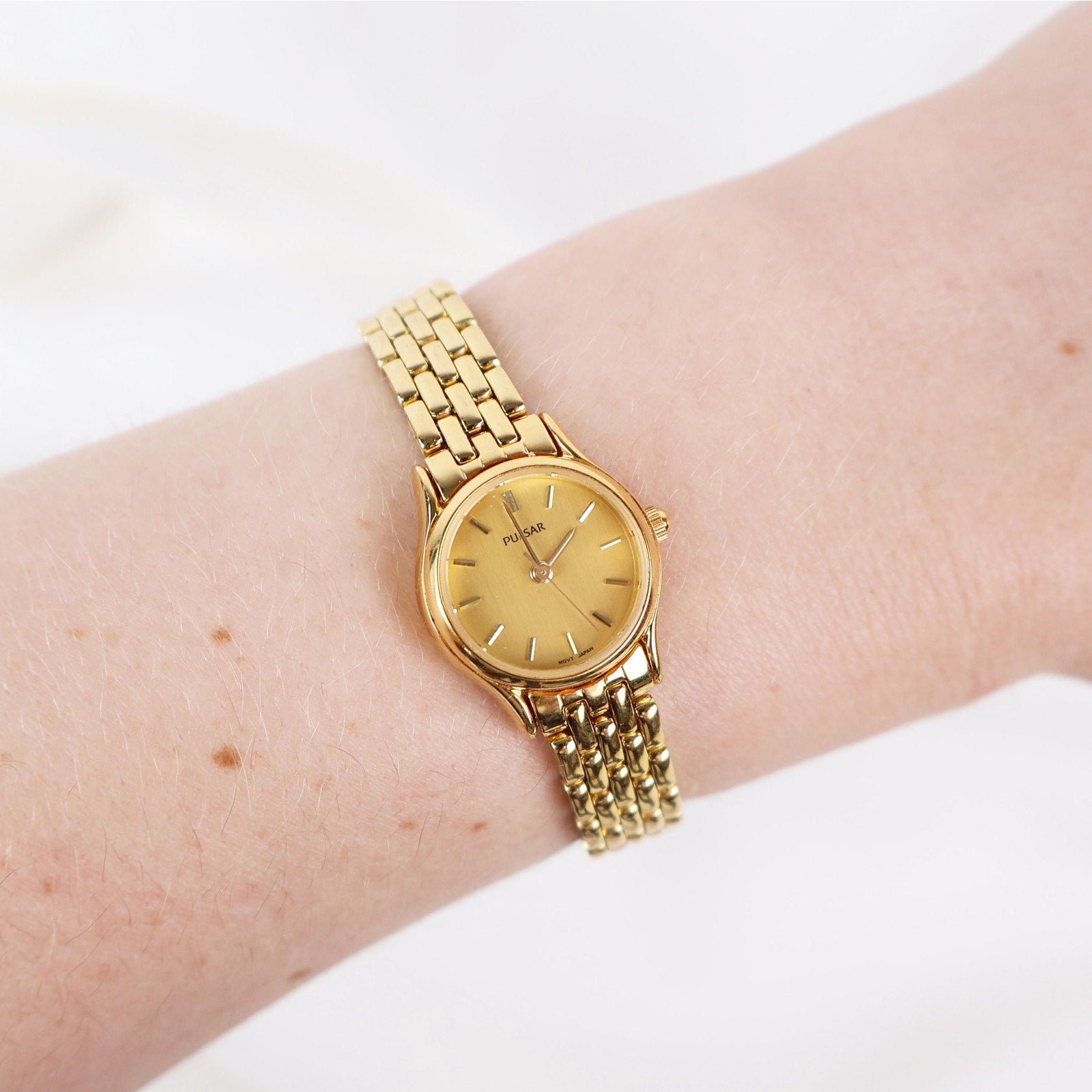 Vintage Gold Tone Pulsar Watch with a Circle Face